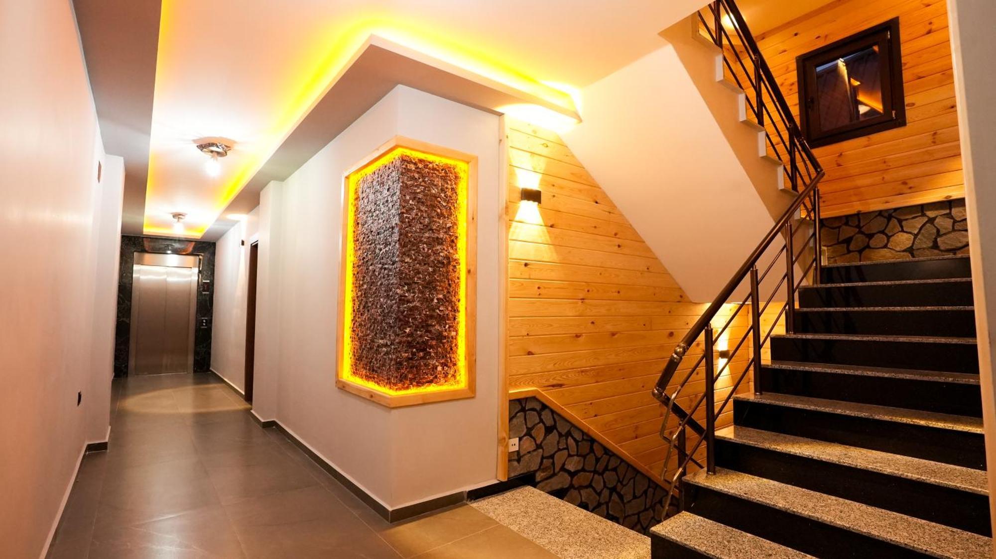 Hotel Lotus &
