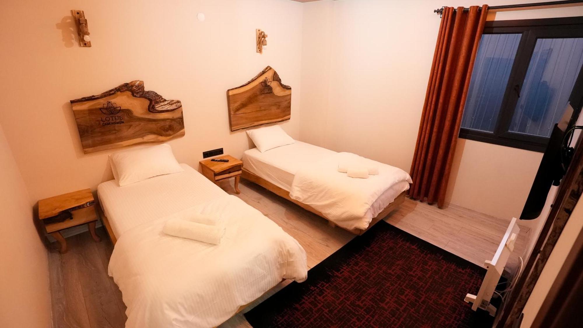 Hotel Lotus & *