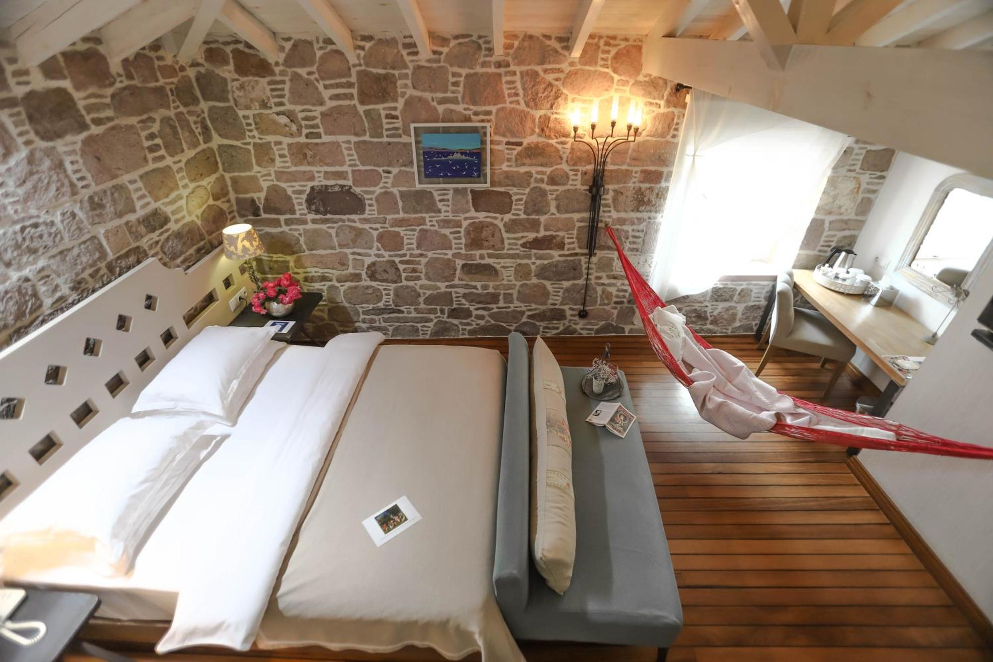 Cunda Lena 2*