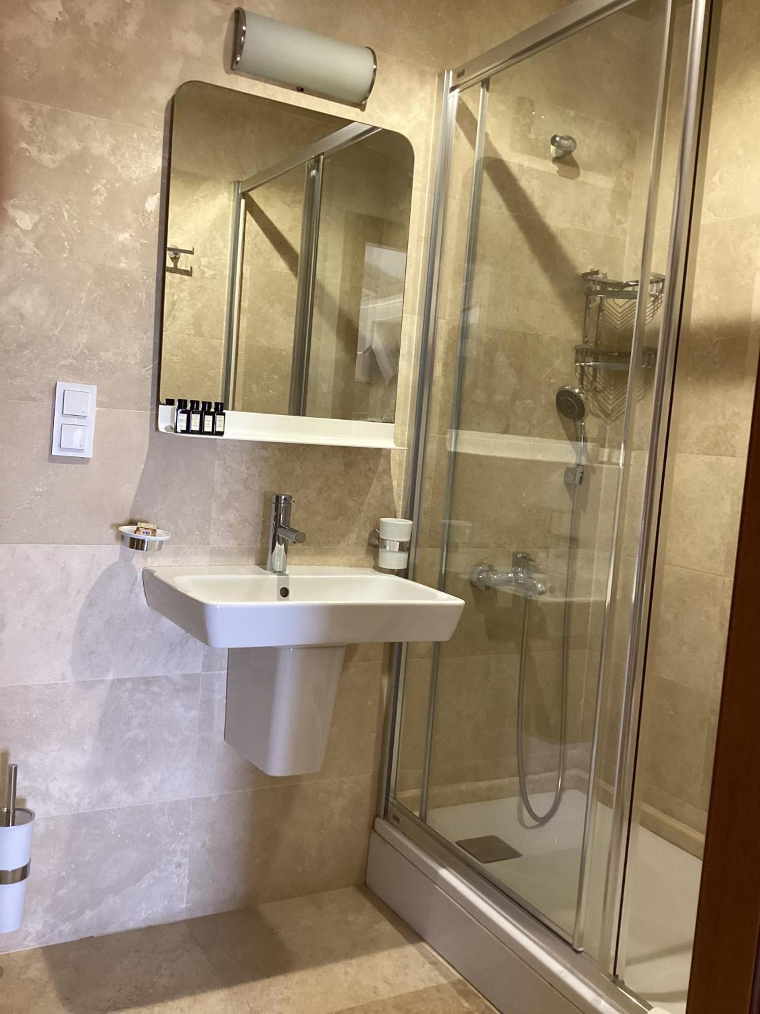 Hotel Sonef House *