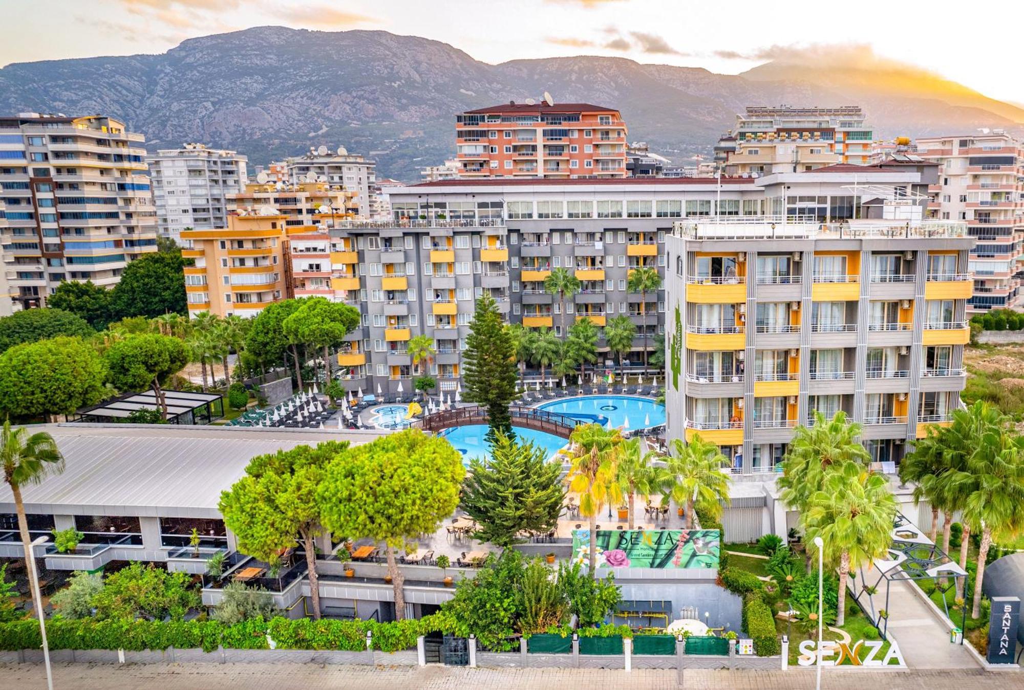 Hotel Senza Grand Santana