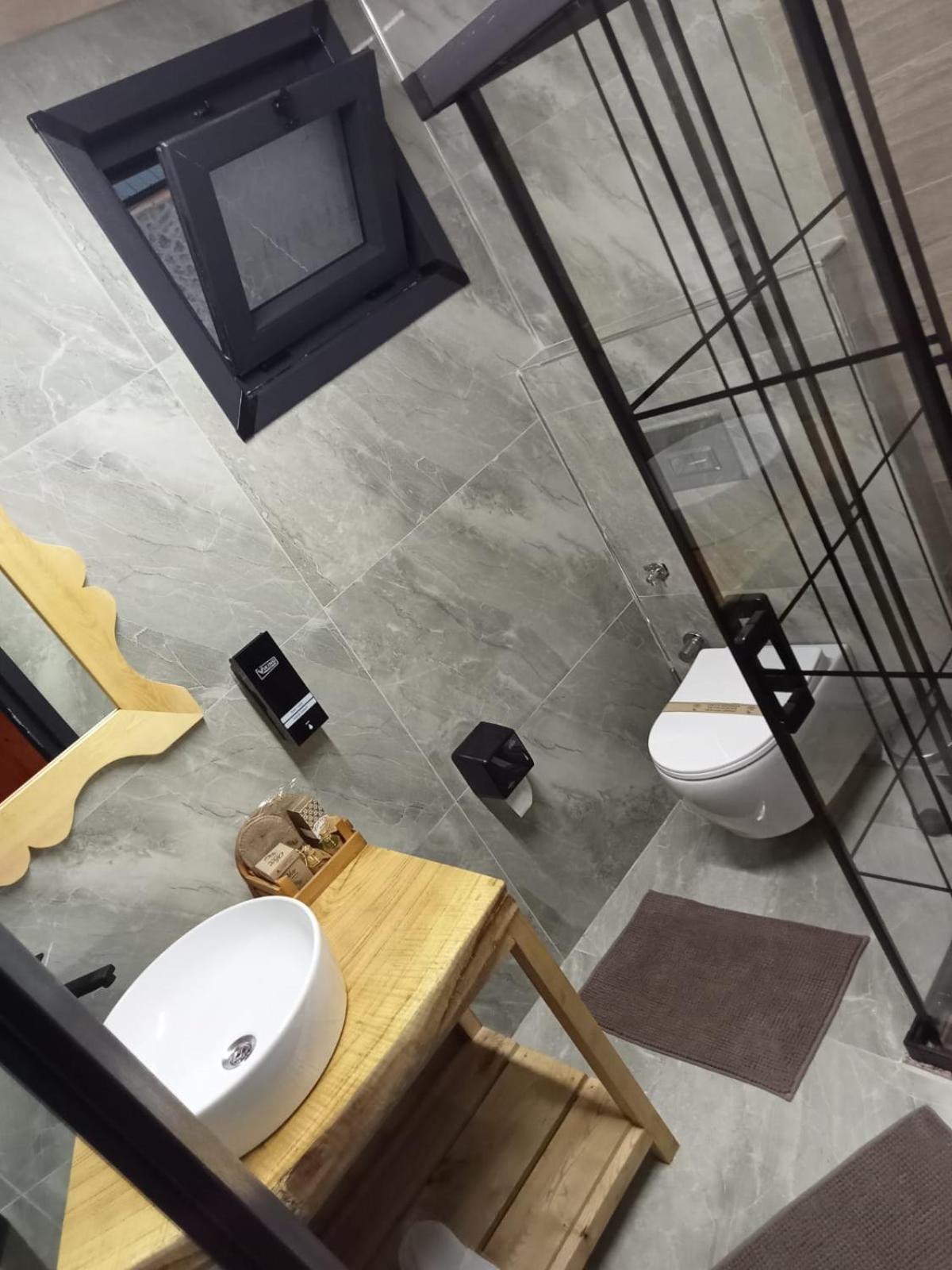 Bed & Breakfast Emosh'un Tatil Koeyue *