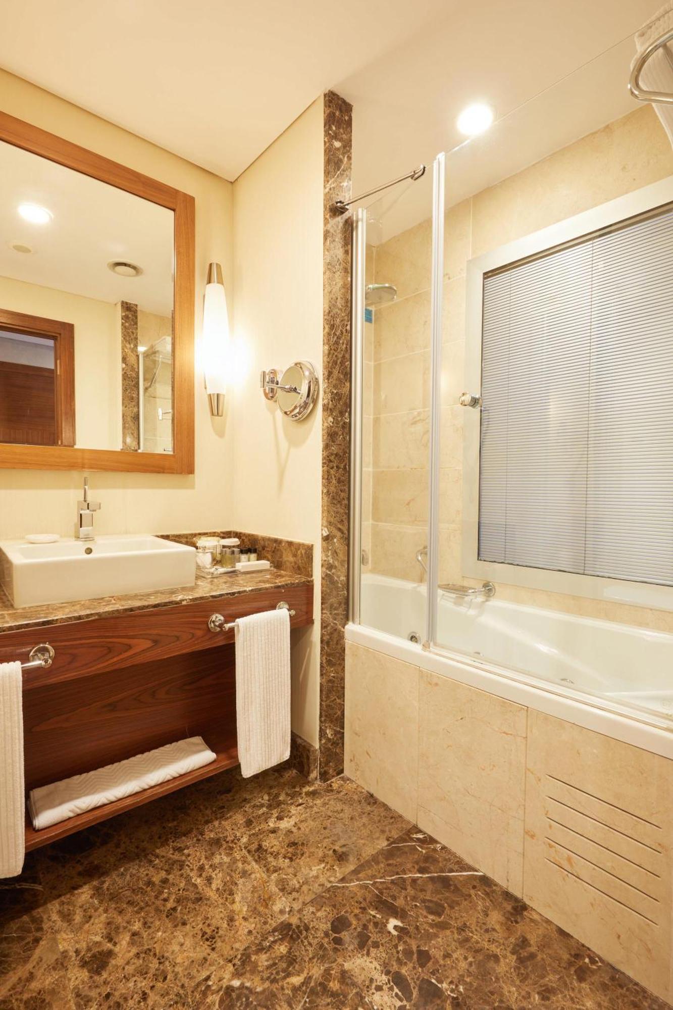 Dedeman Convention Center Hotel 5*