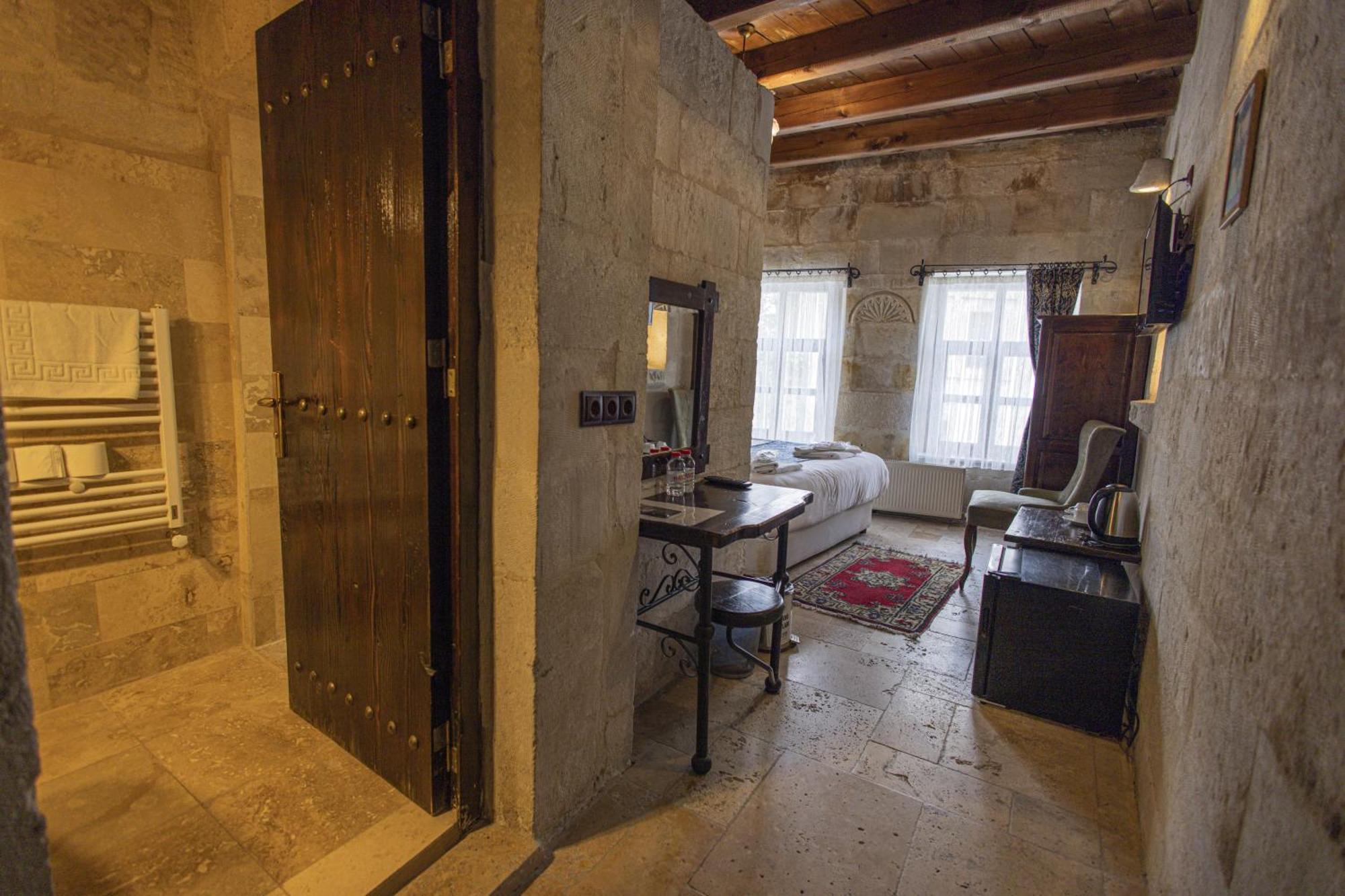 Hotel Century Cave
