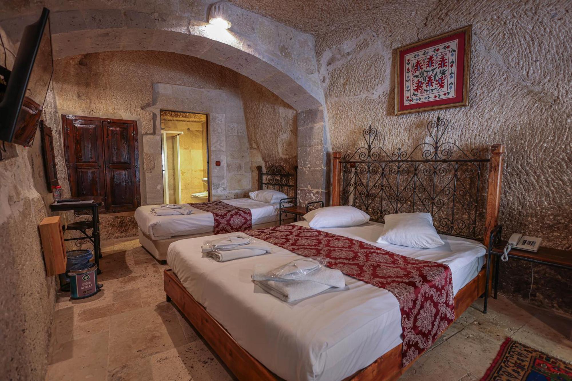 Hotel Century Cave 2*