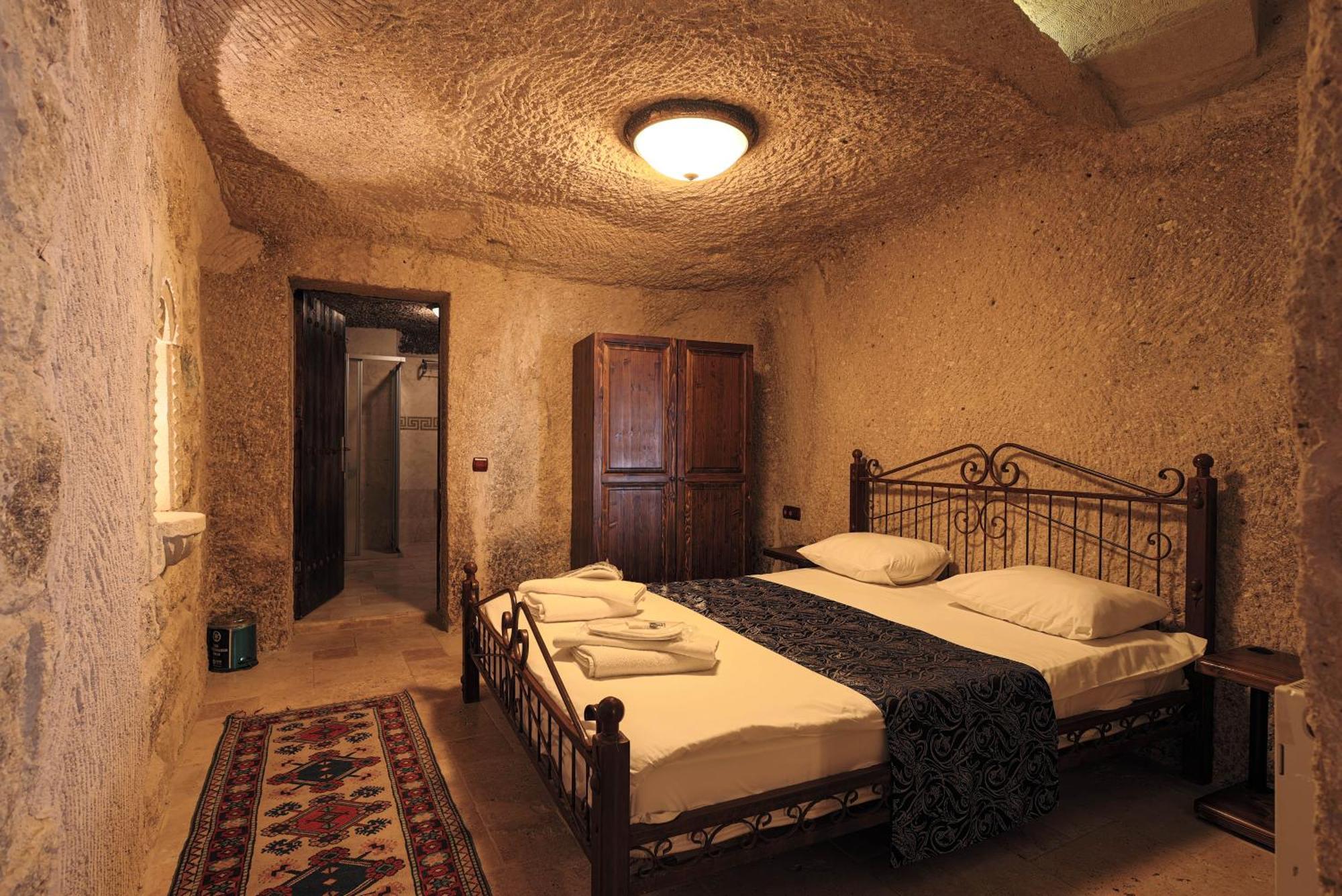 Hotel Century Cave