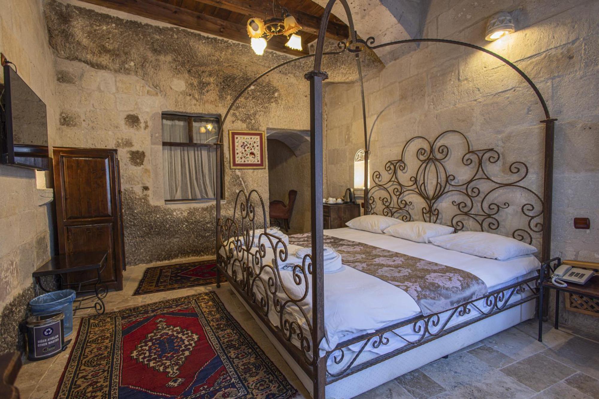 Hotel Century Cave 2*