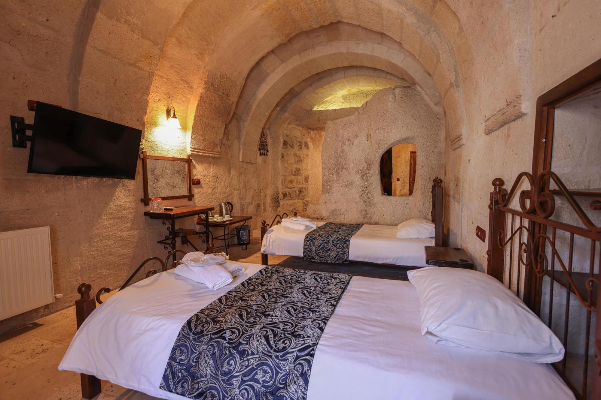 Hotel Century Cave 2*