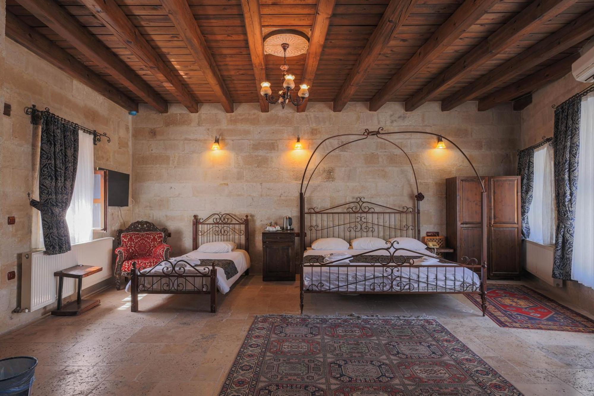 Hotel Century Cave