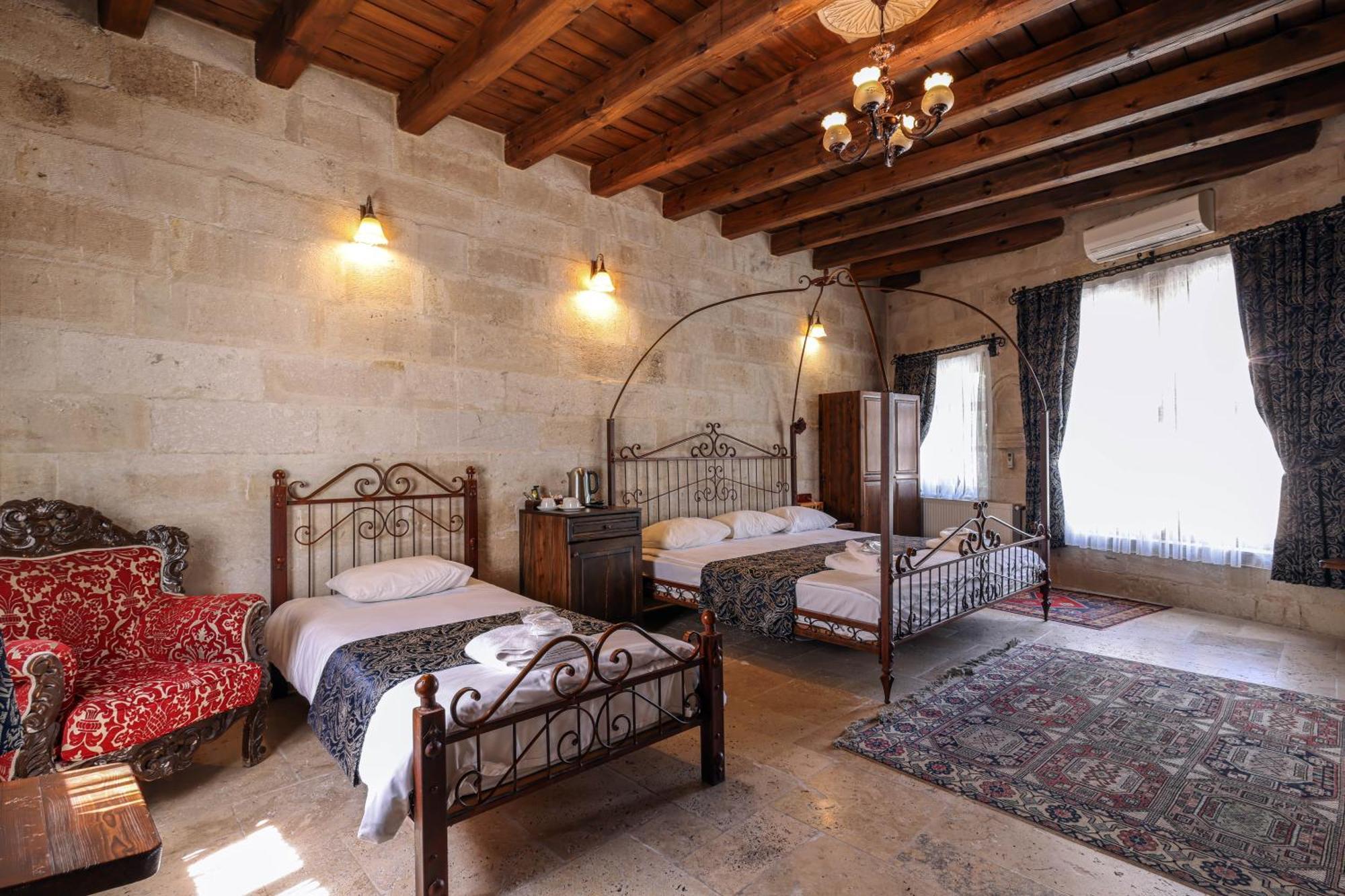 Hotel Century Cave 2*