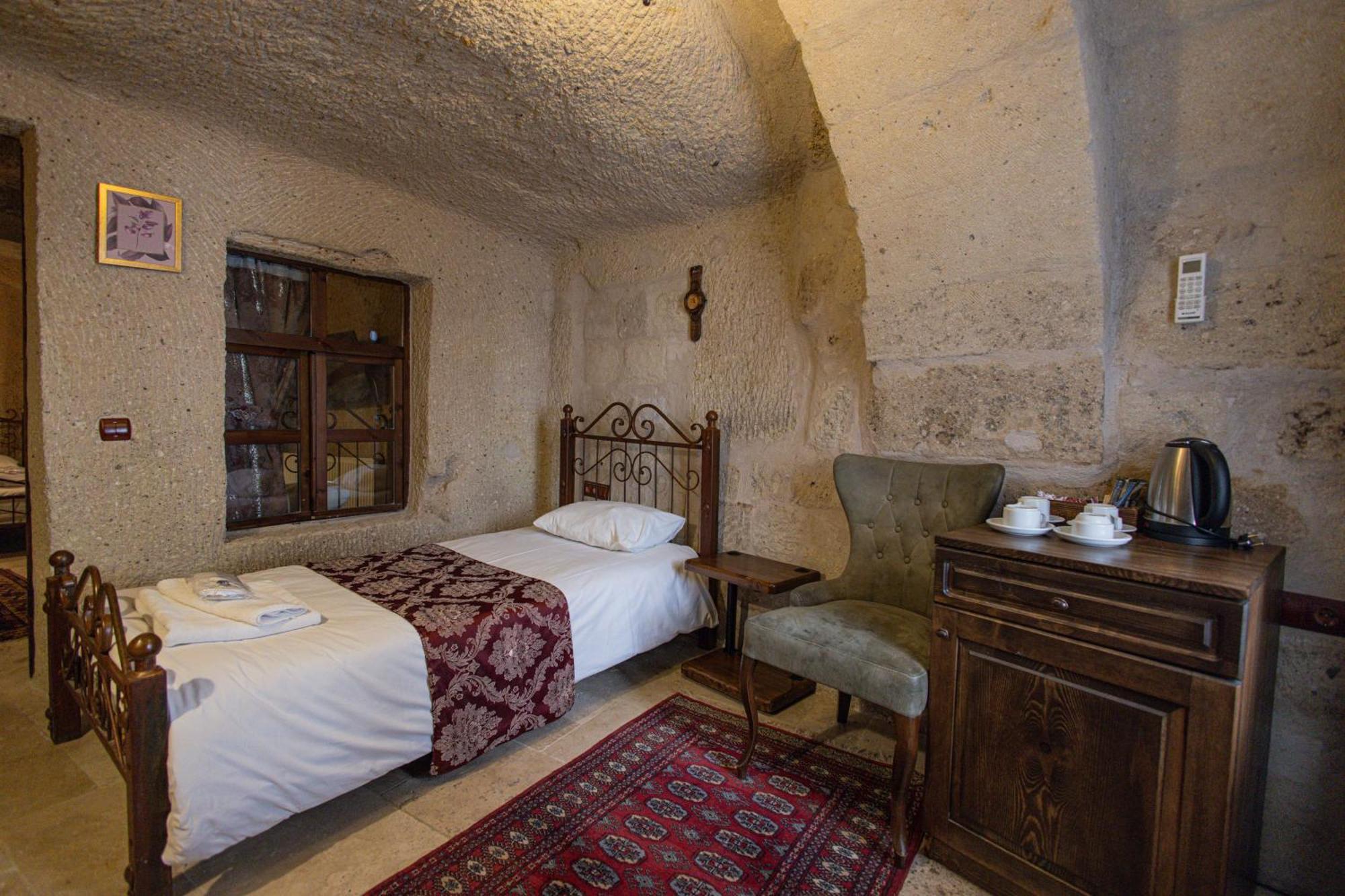 Hotel Century Cave