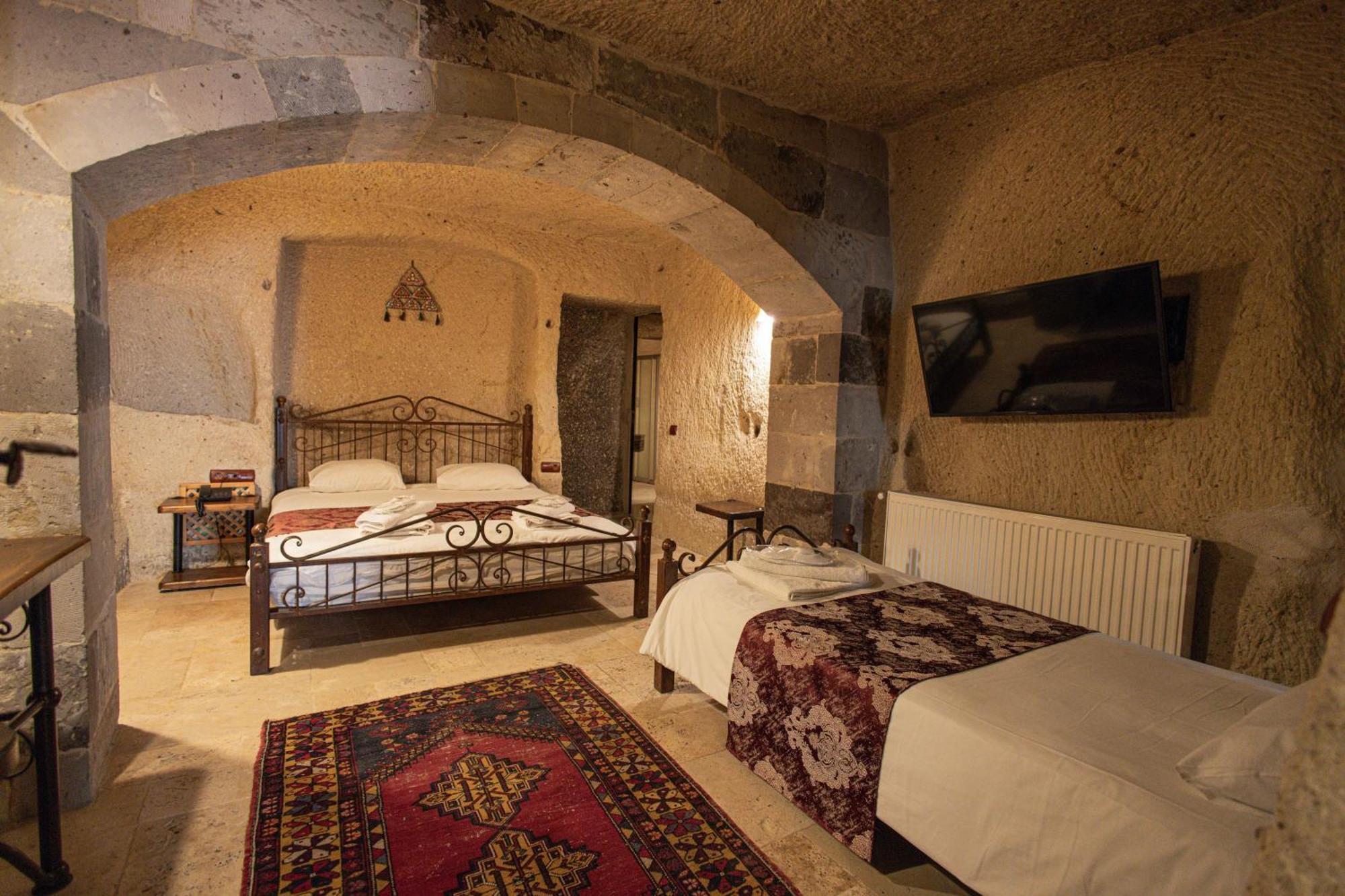 Hotel Century Cave 2*