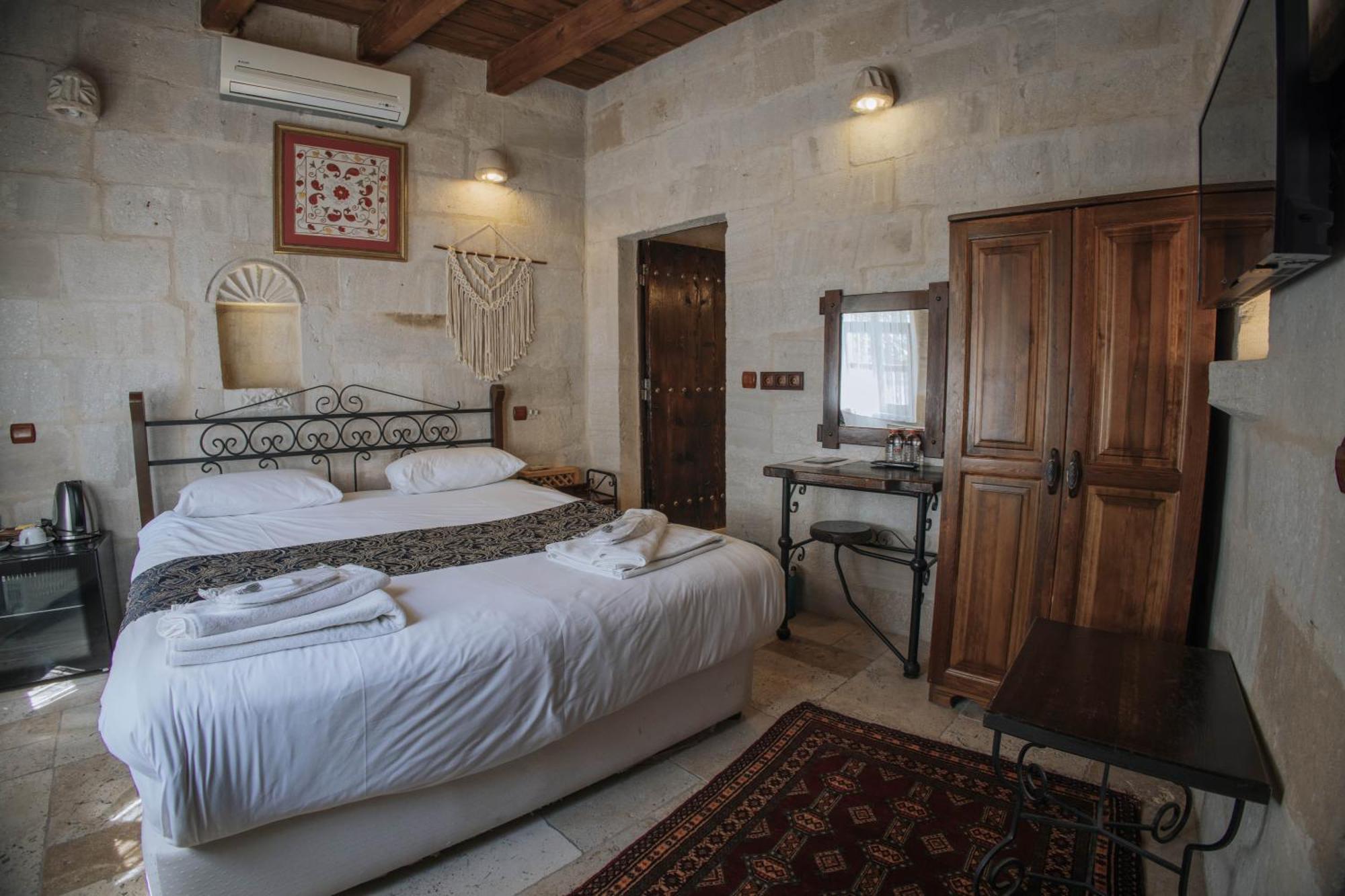 Hotel Century Cave 2*