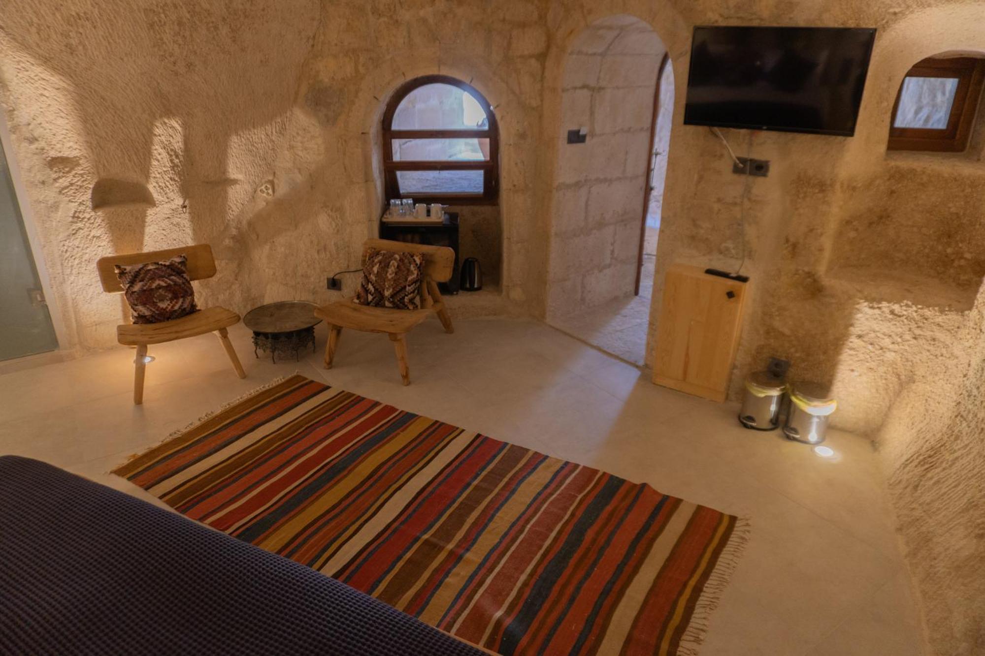 Potamia Cave Hotel *