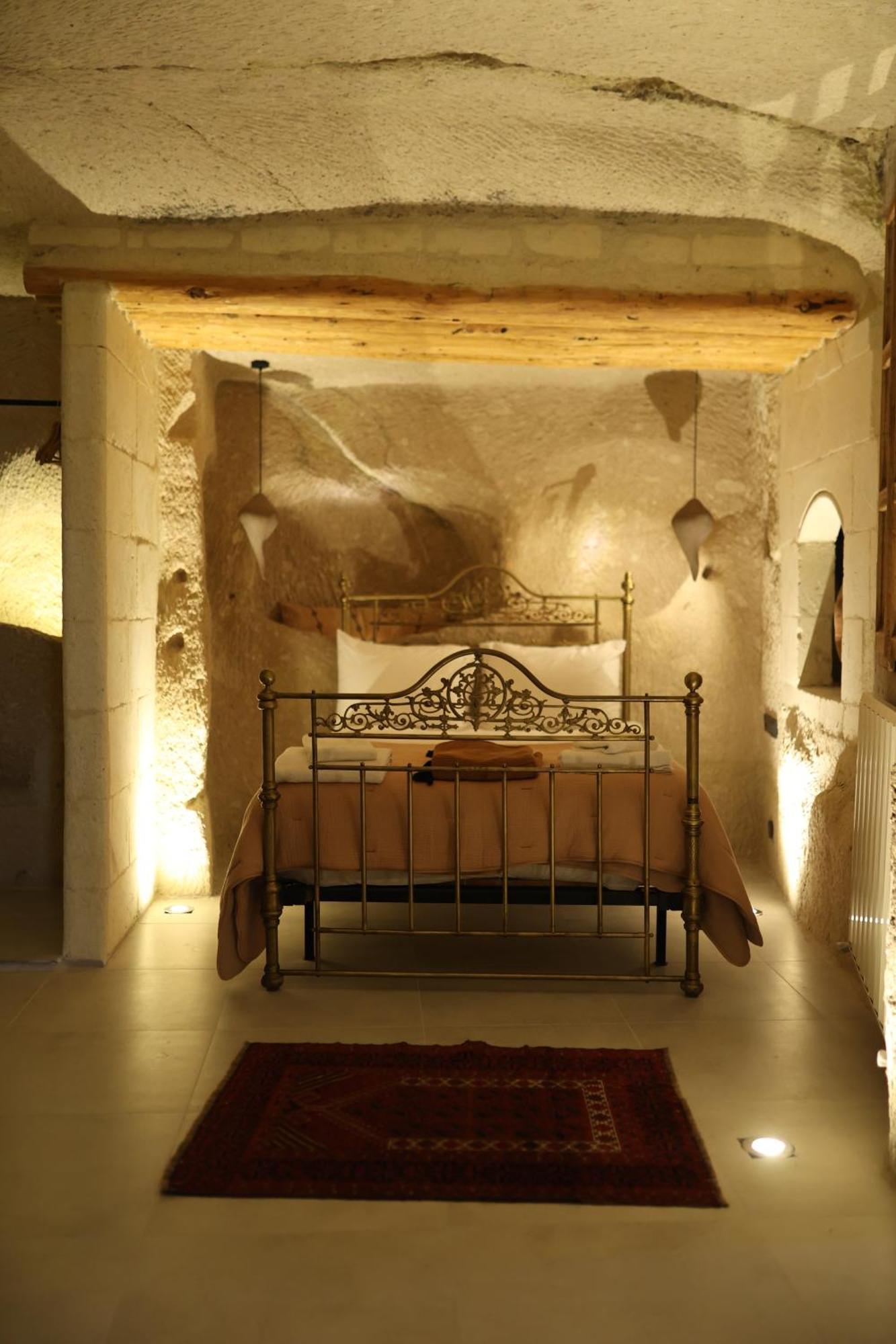 Hotel Potamia Cave *