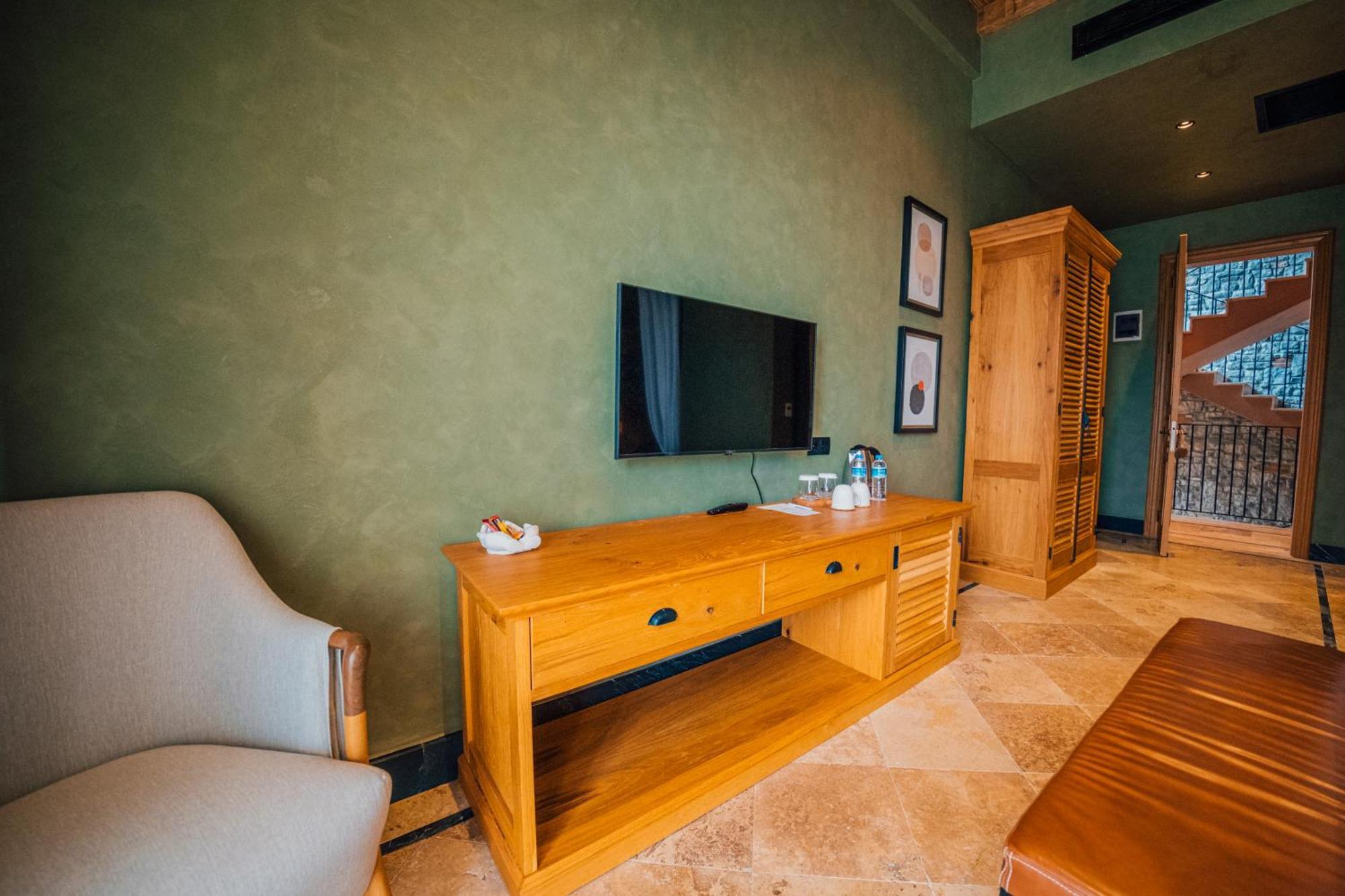 The Remote 5*