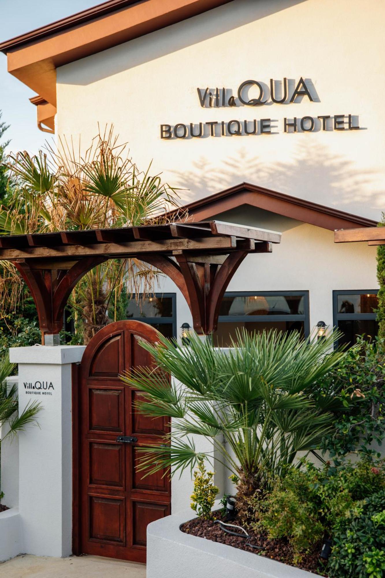 Villaqua Boutique Hotel *
