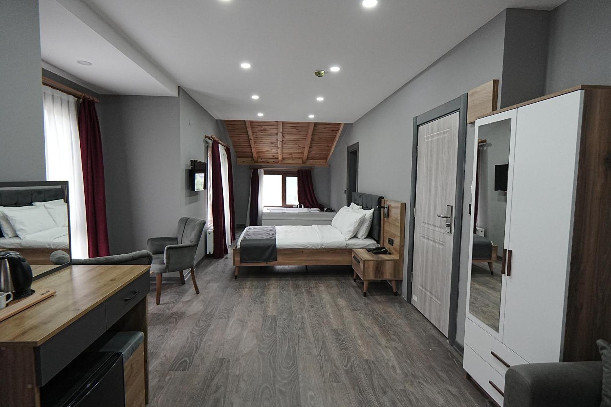 Palazzo Hotel 4*