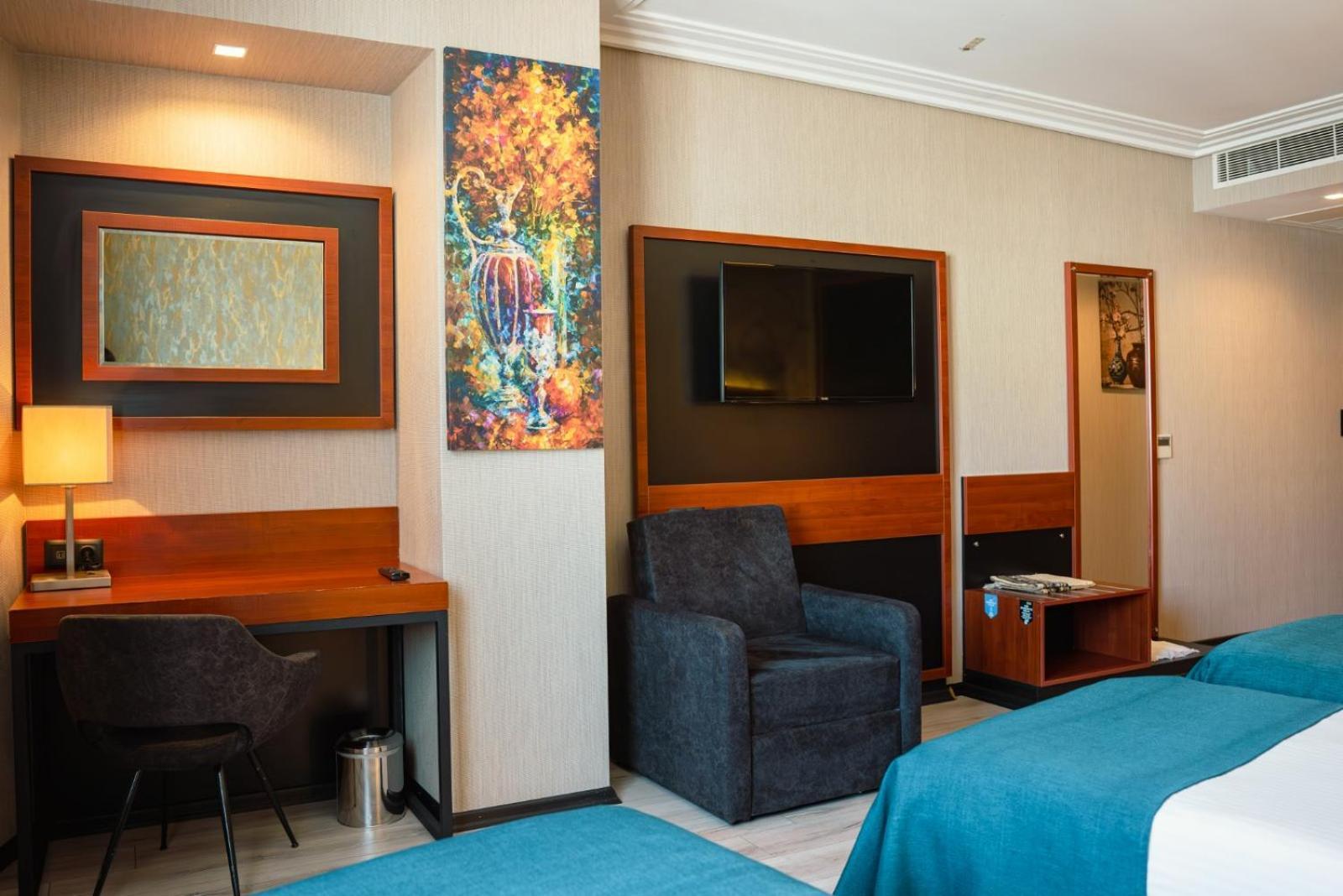 Grand Vaves Hotel