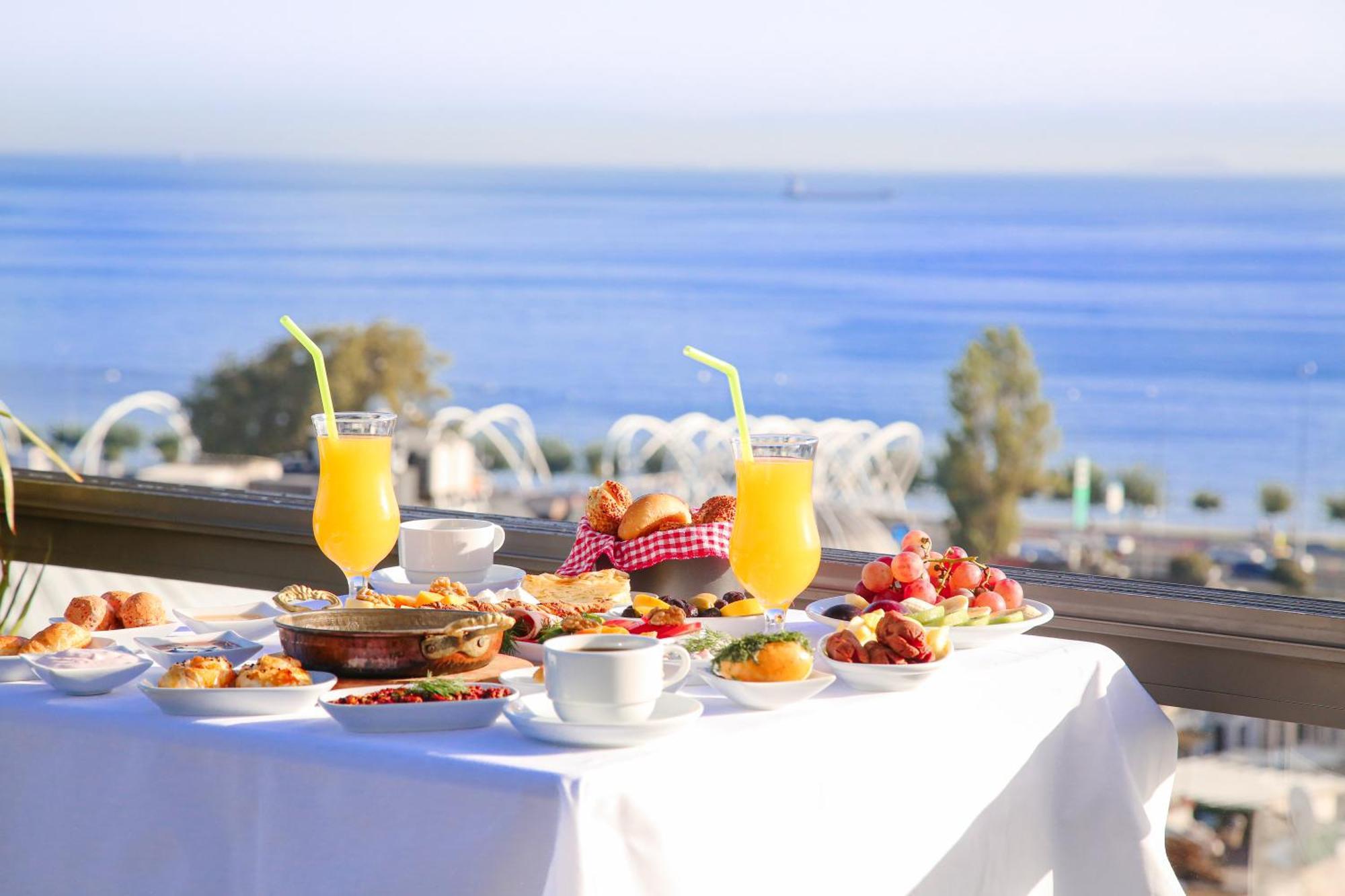 Bronte Hotel *