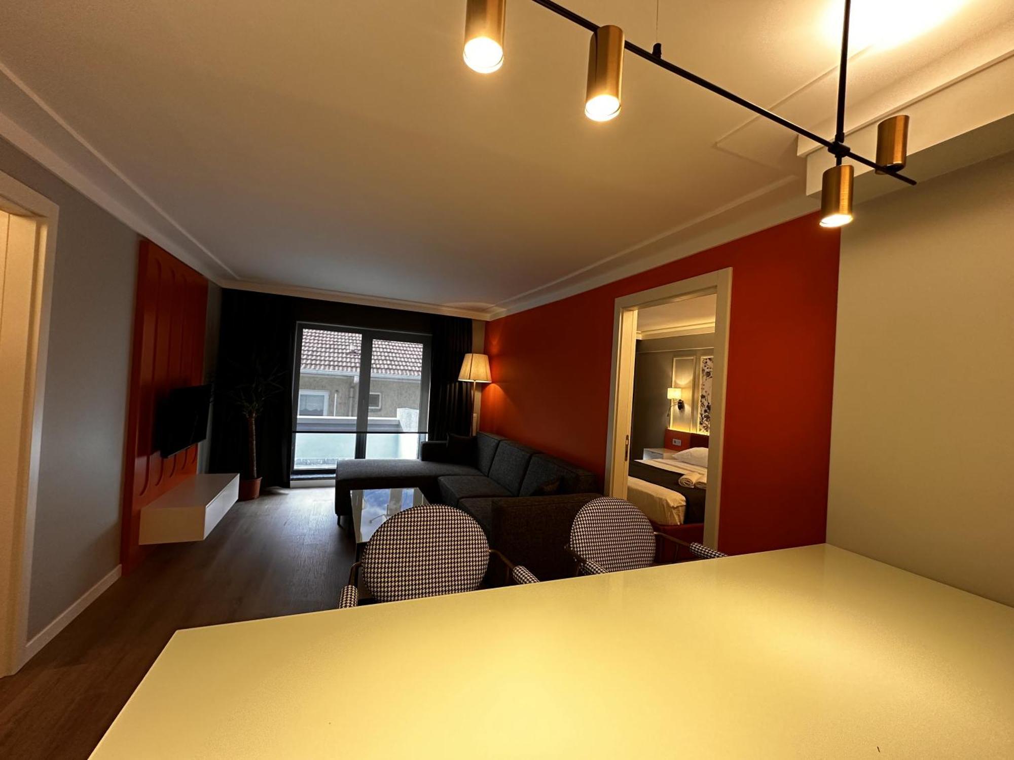 Otto Tunali Apartment *