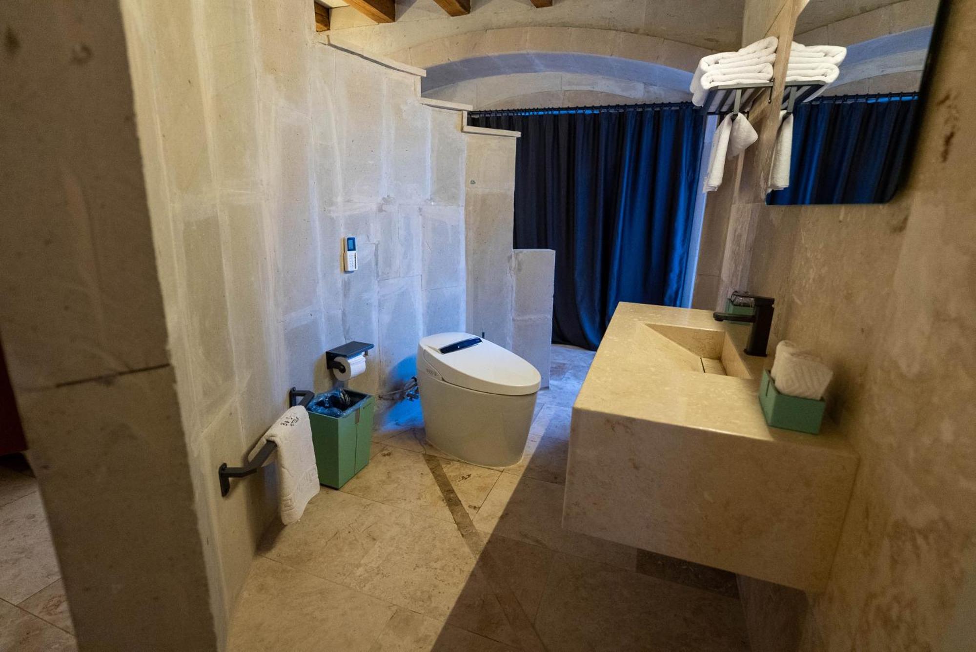 Be Still Alexa Smart Luxury Escape Adults Only *
