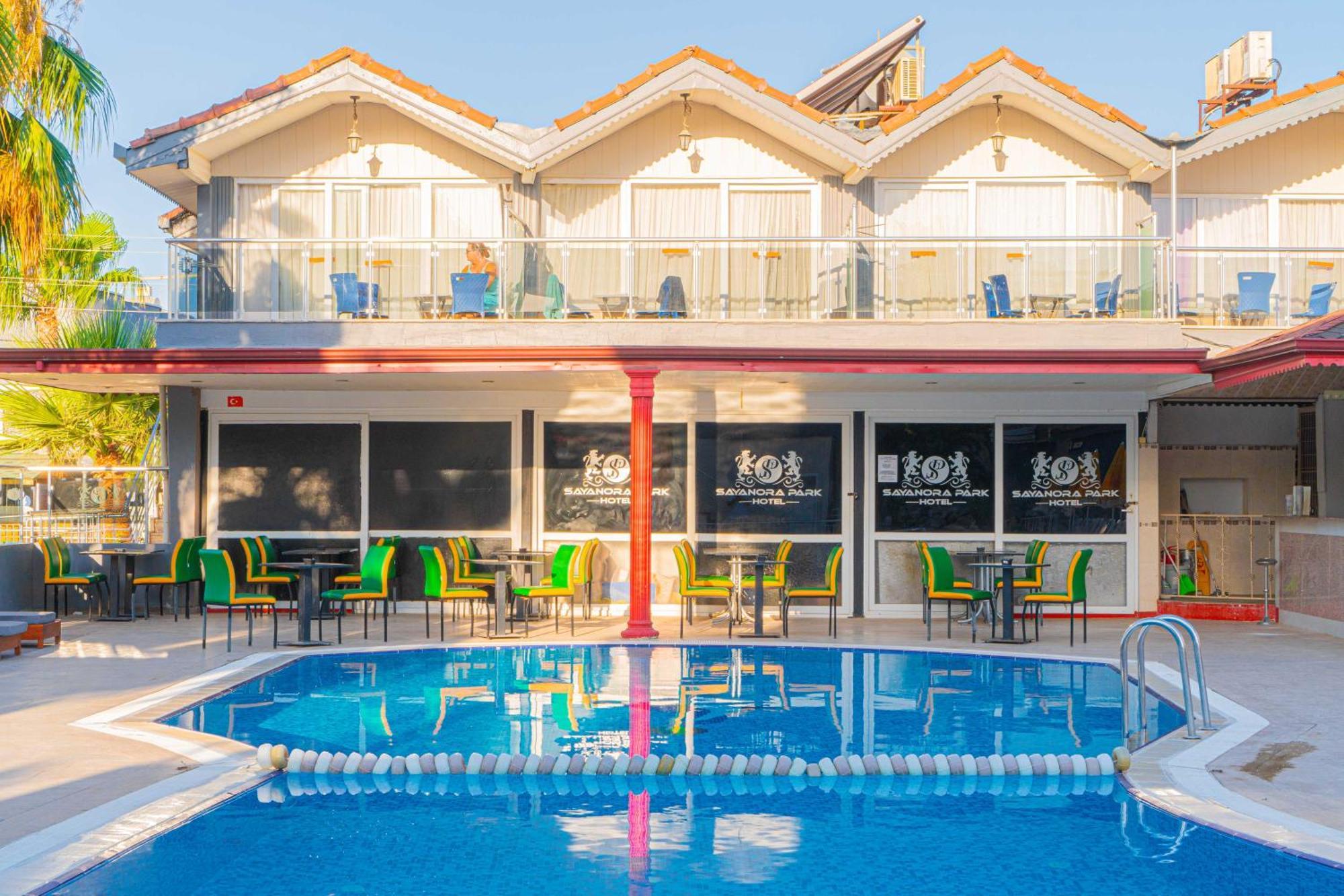 Sayanora Hotel Side