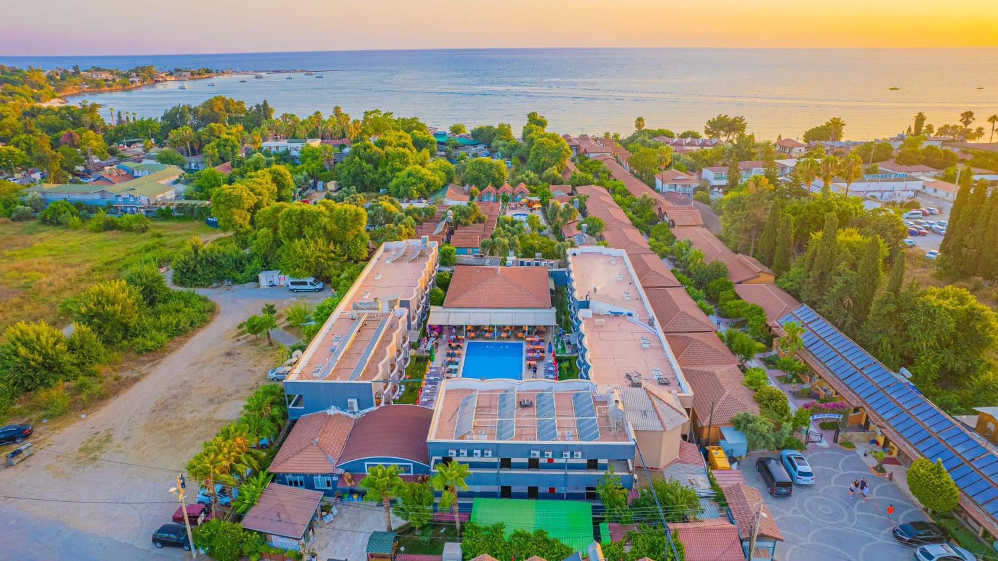 Sayanora Hotel