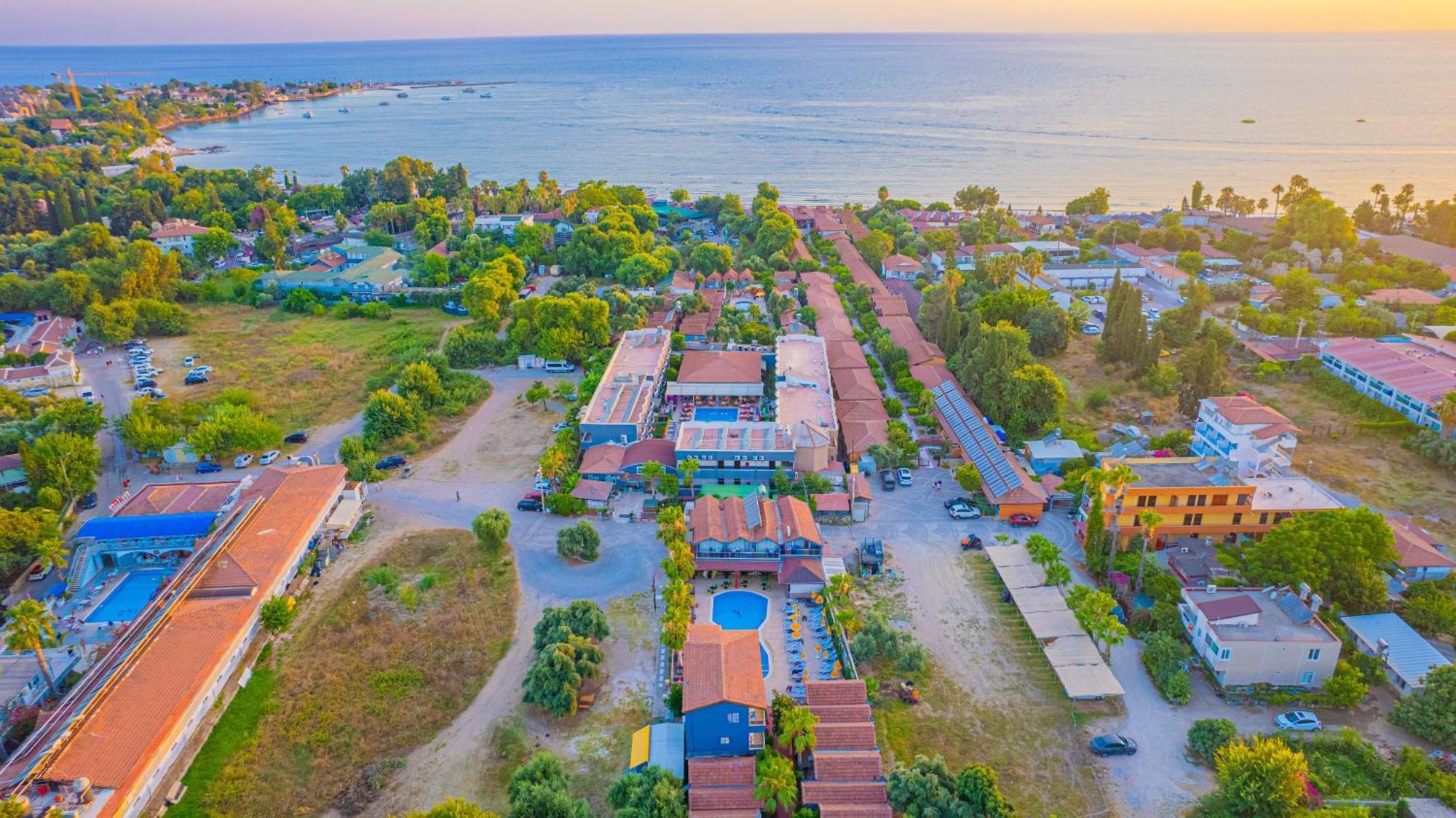 Sayanora Hotel *