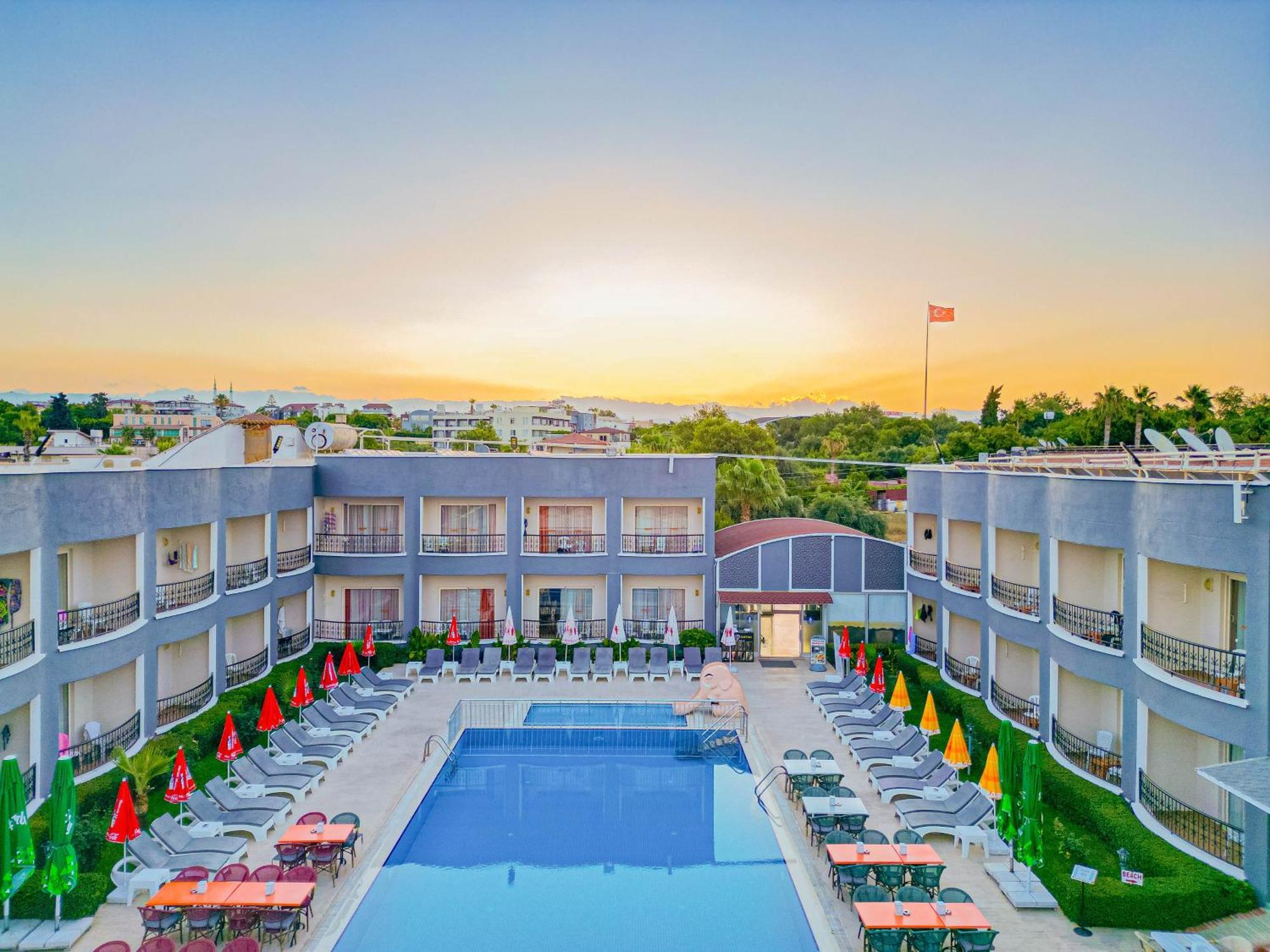 Sayanora Hotel