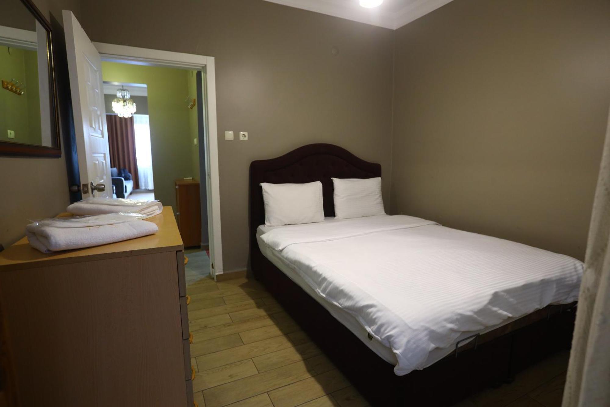 Zendy Hotel 2*