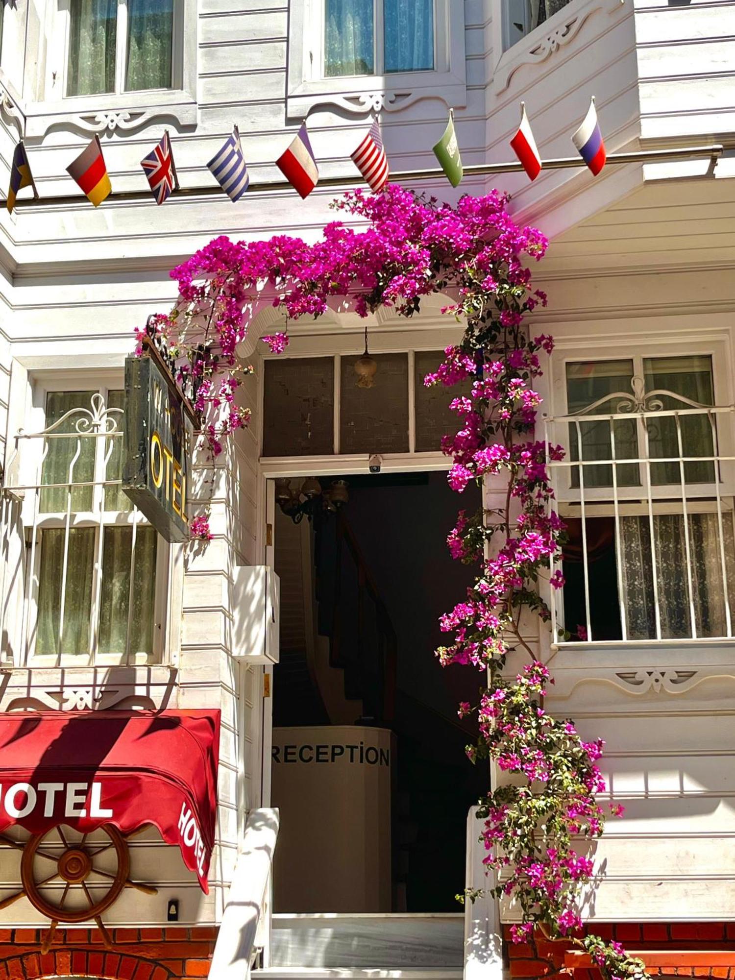 Hotel Kadikoey White House 3*