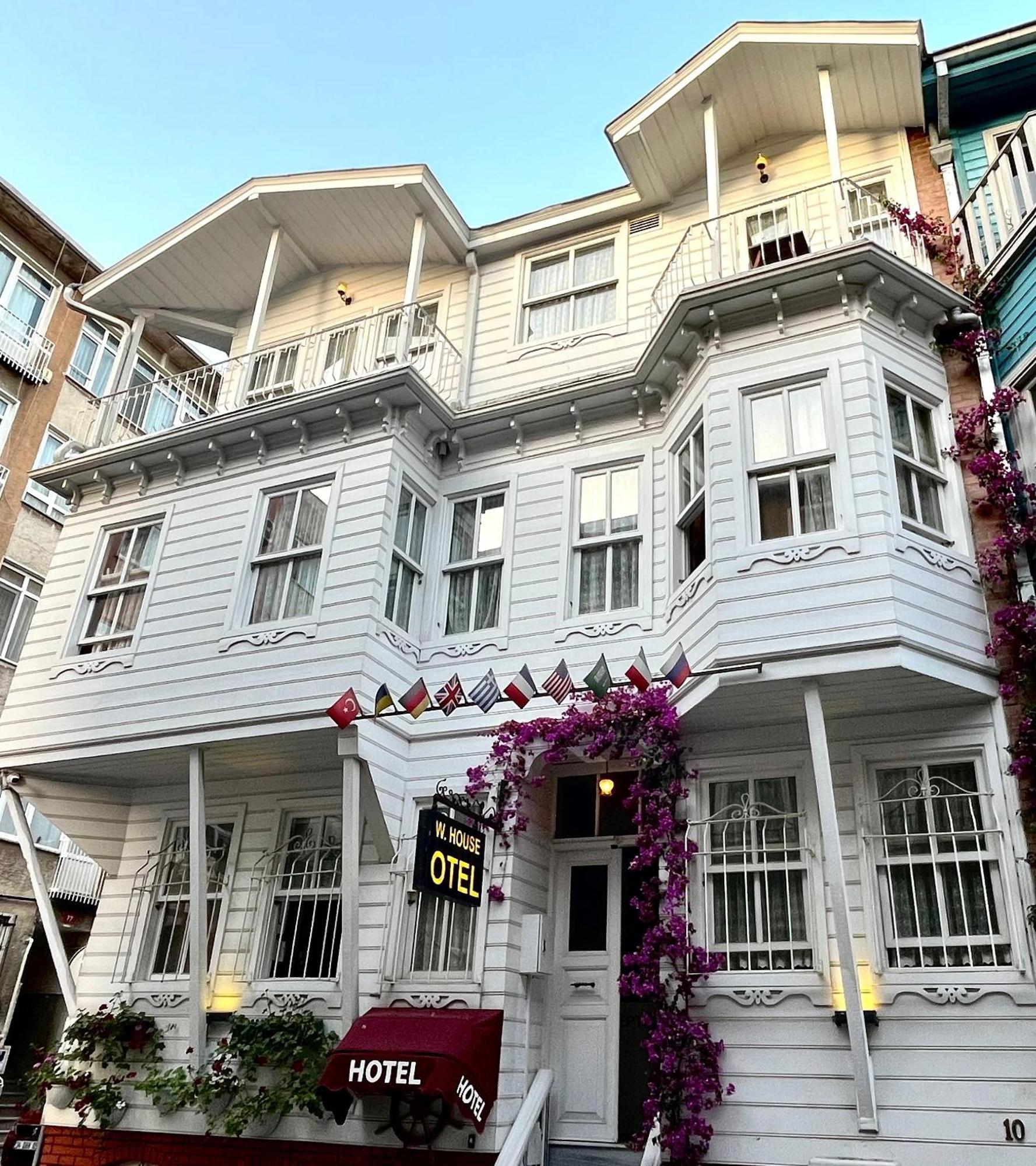Kadikoey White House 3*