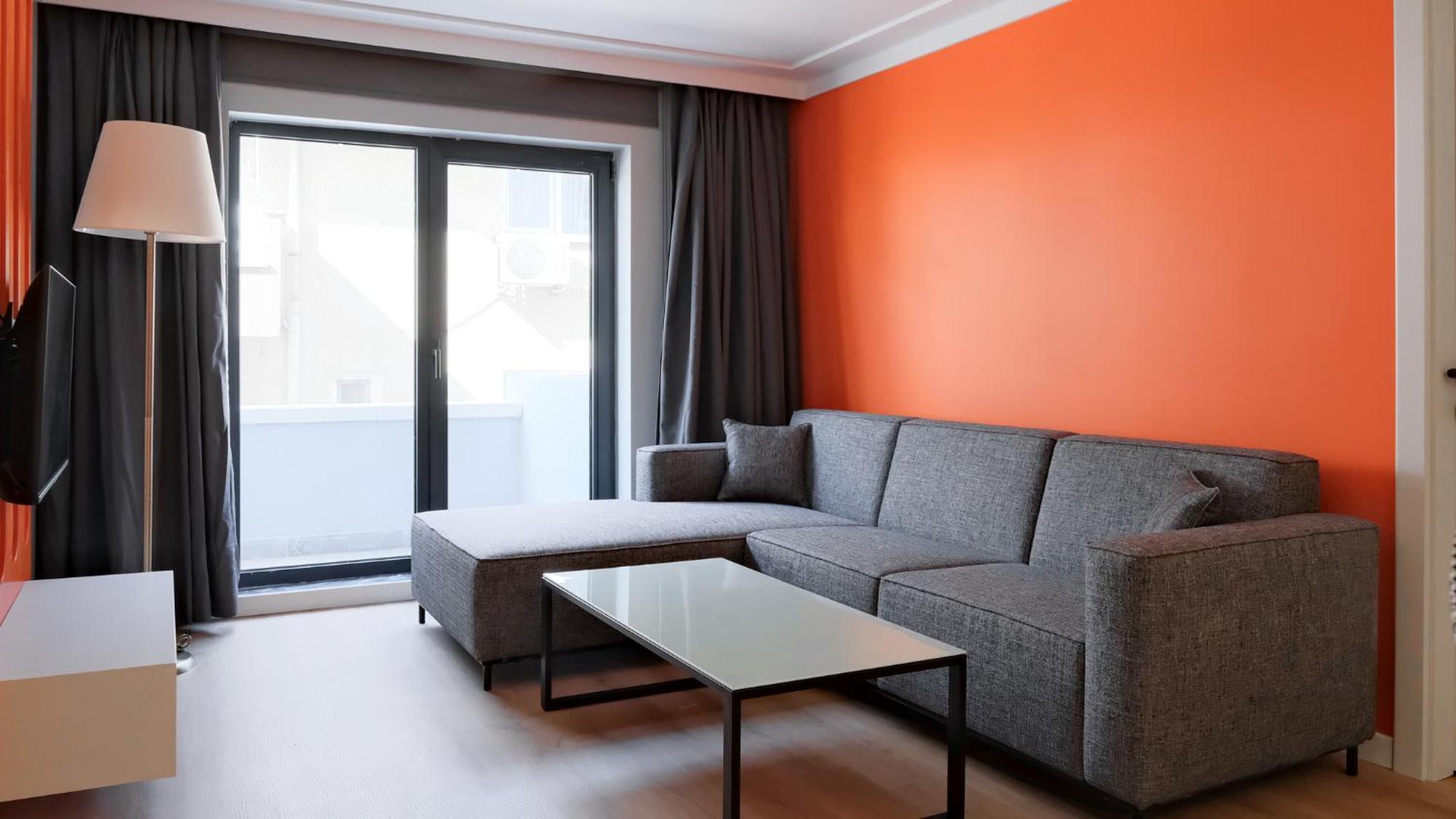 Otto Tunali Apartment