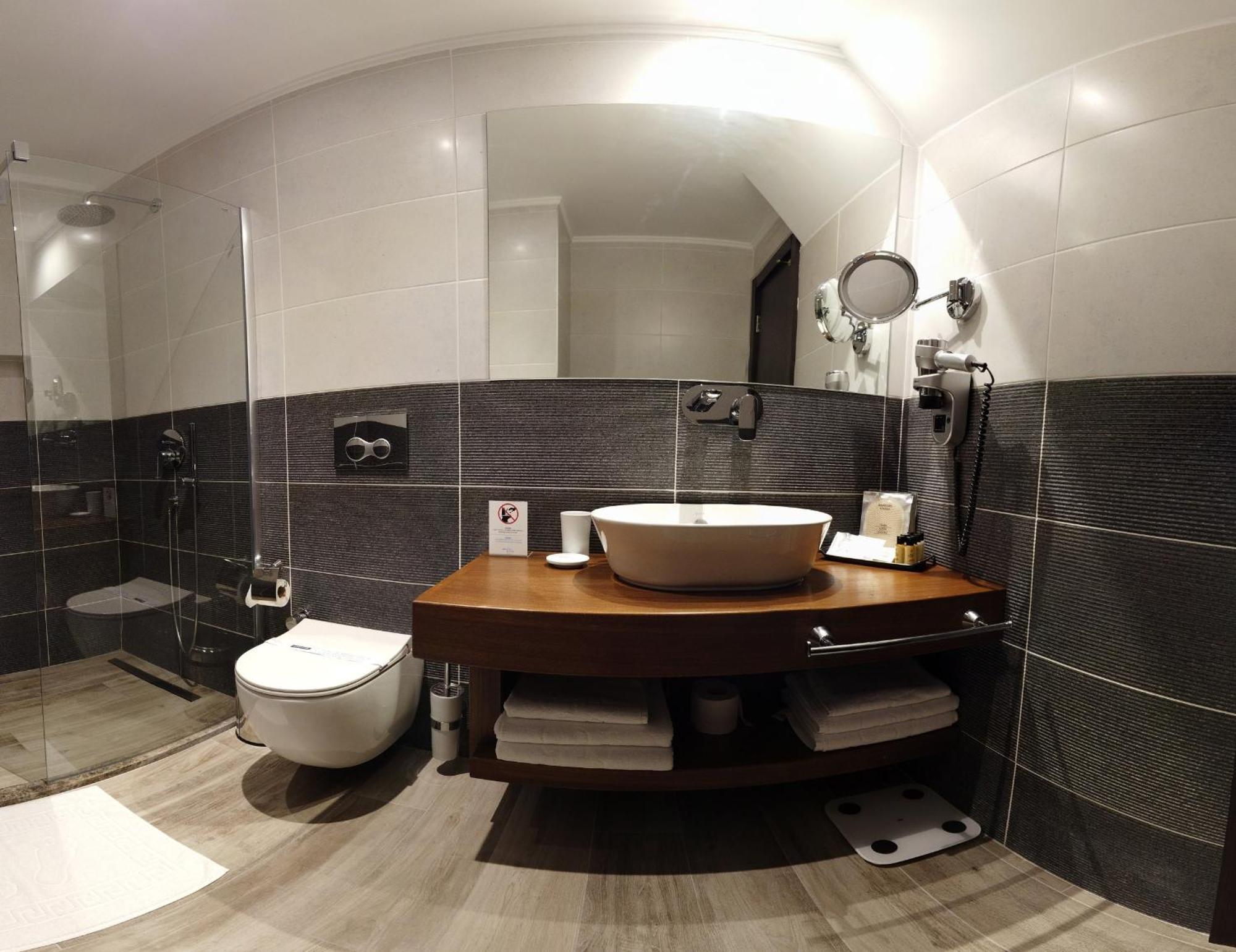 Resa Hotel *