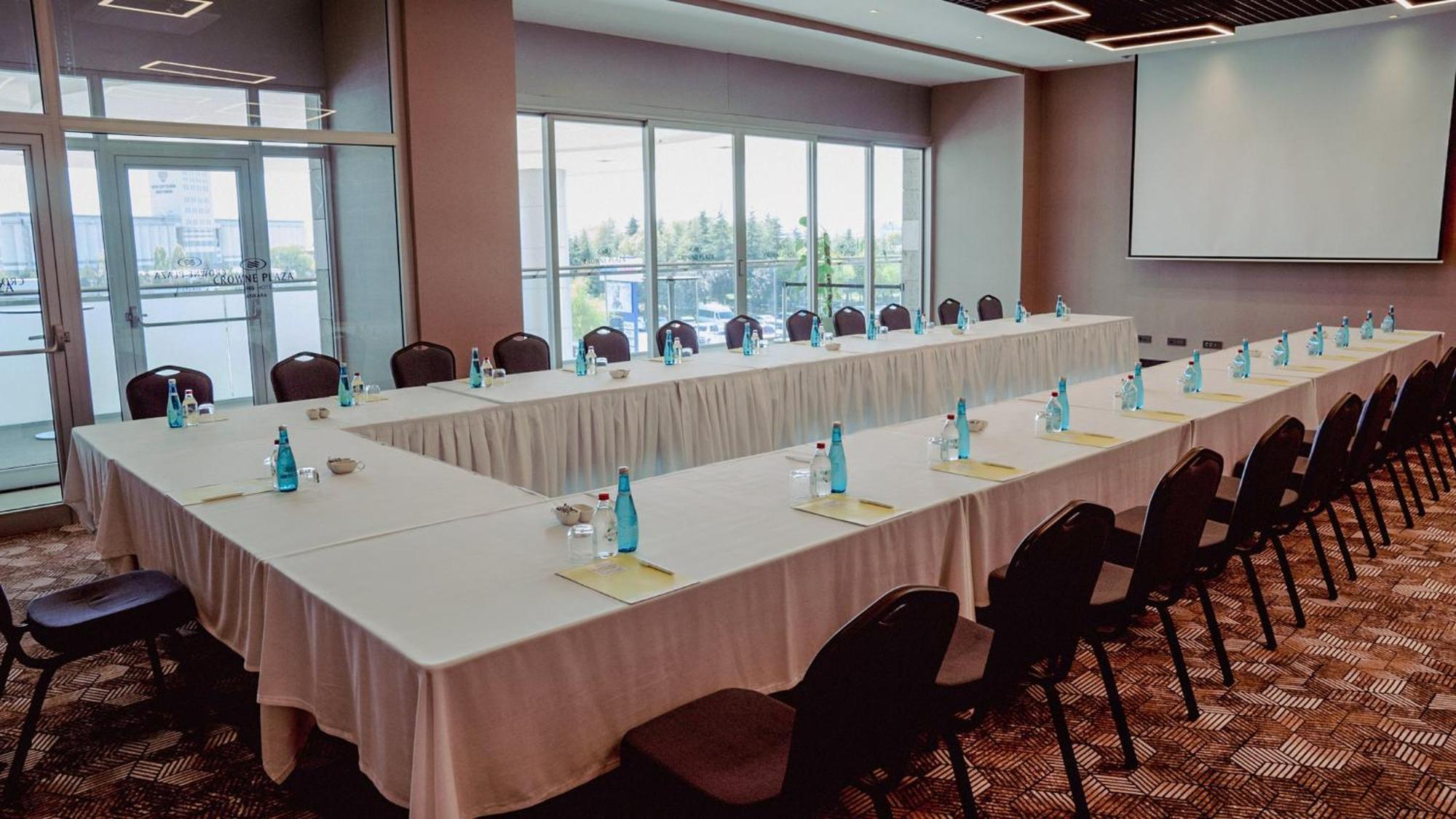 Crowne Plaza By Ihg