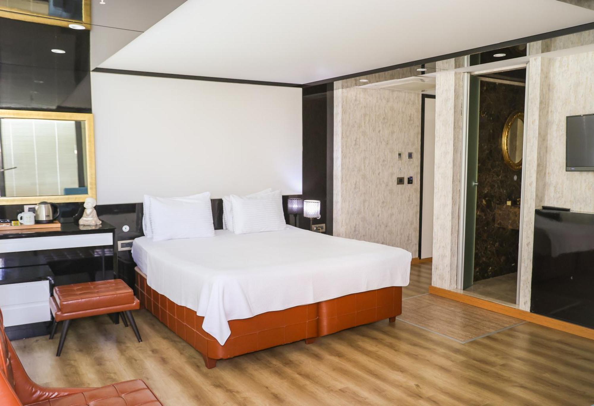 The Hera Platinum Hotel 4*