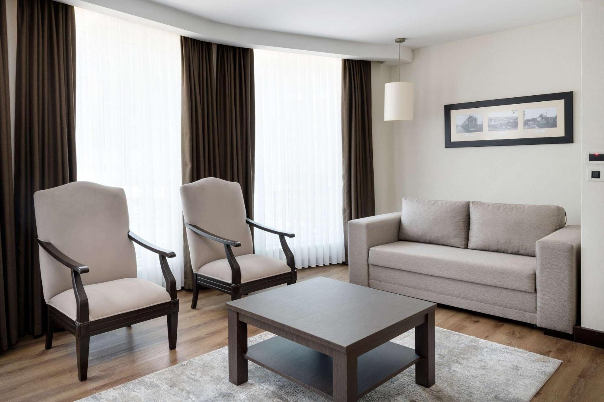 Ramada Plaza By Wyndham City Center (adults Only)