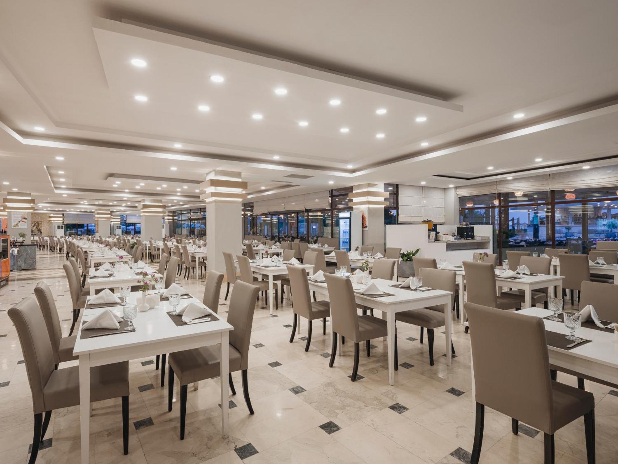 Selectum Family Comfort Side 5* Kizilagac (Manavgat)