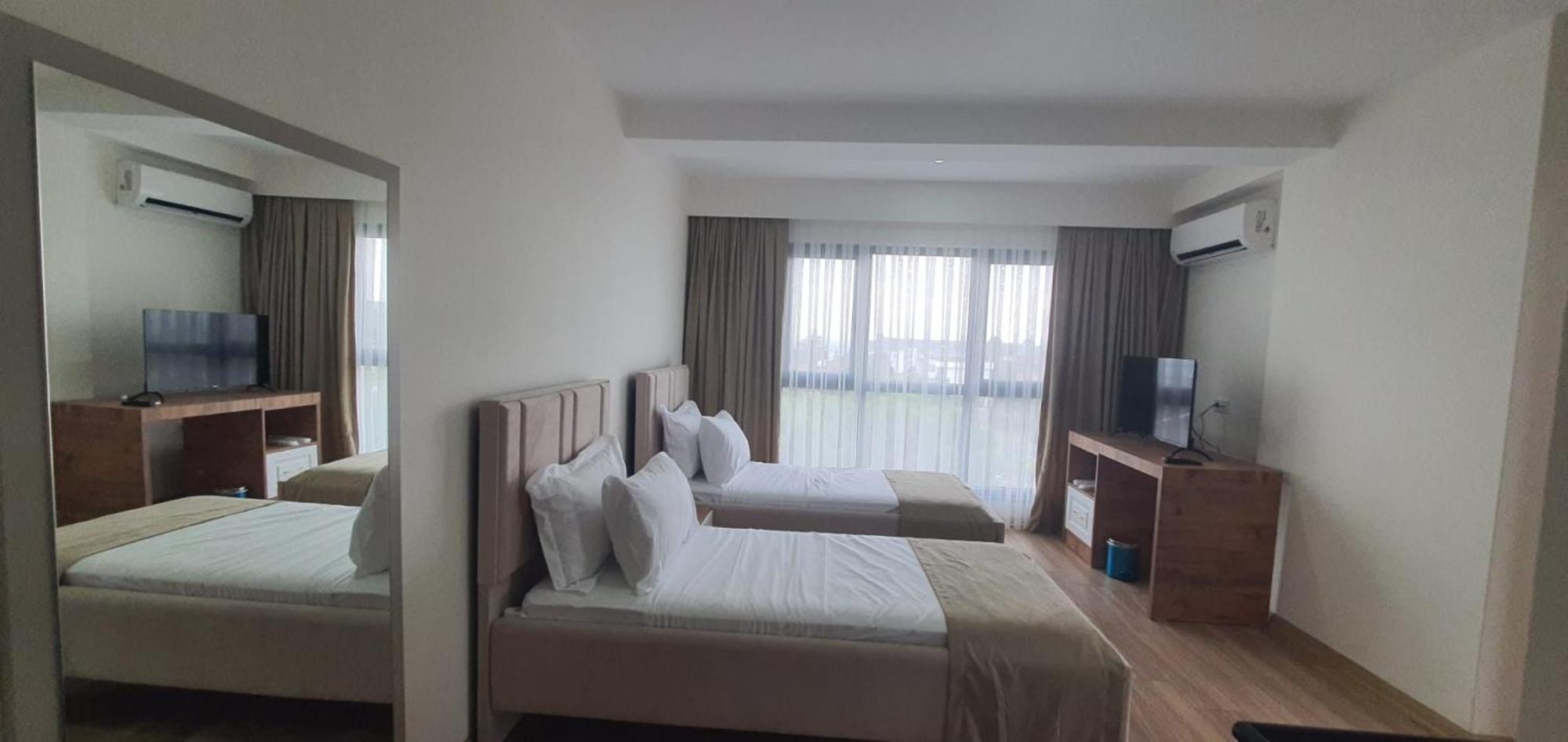 Petra Port Hotel *