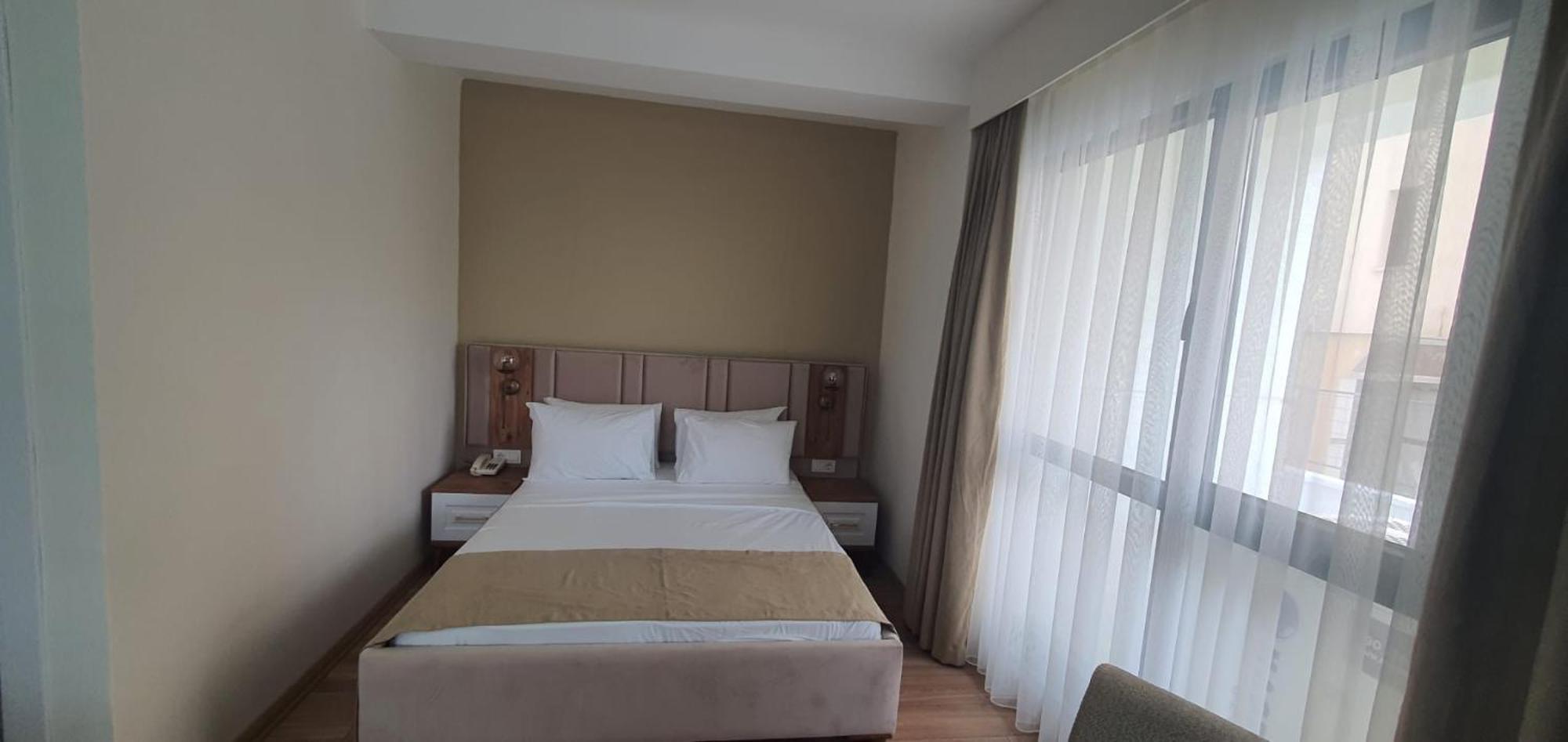 Petra Port Hotel *