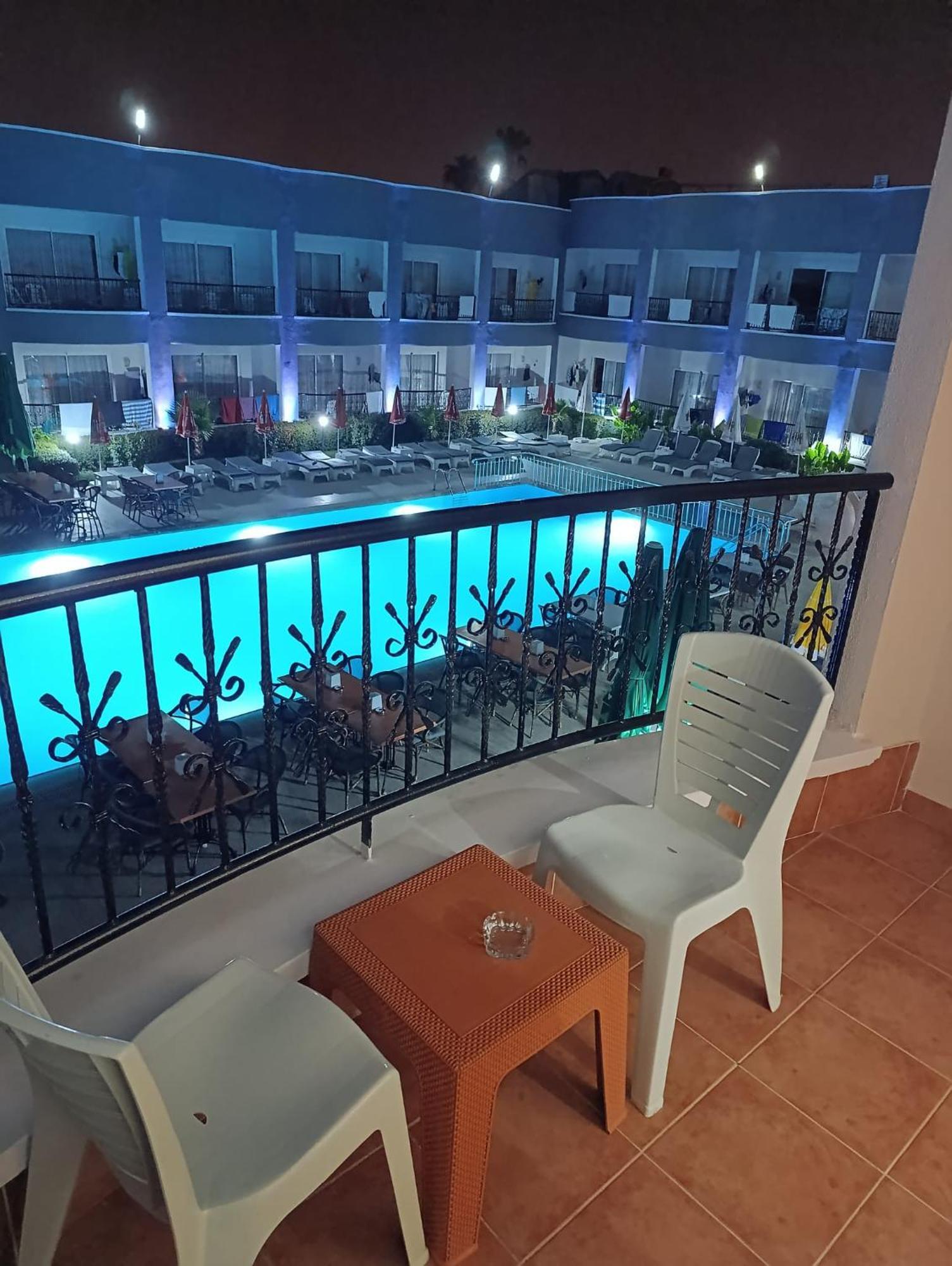 Sayanora Hotel