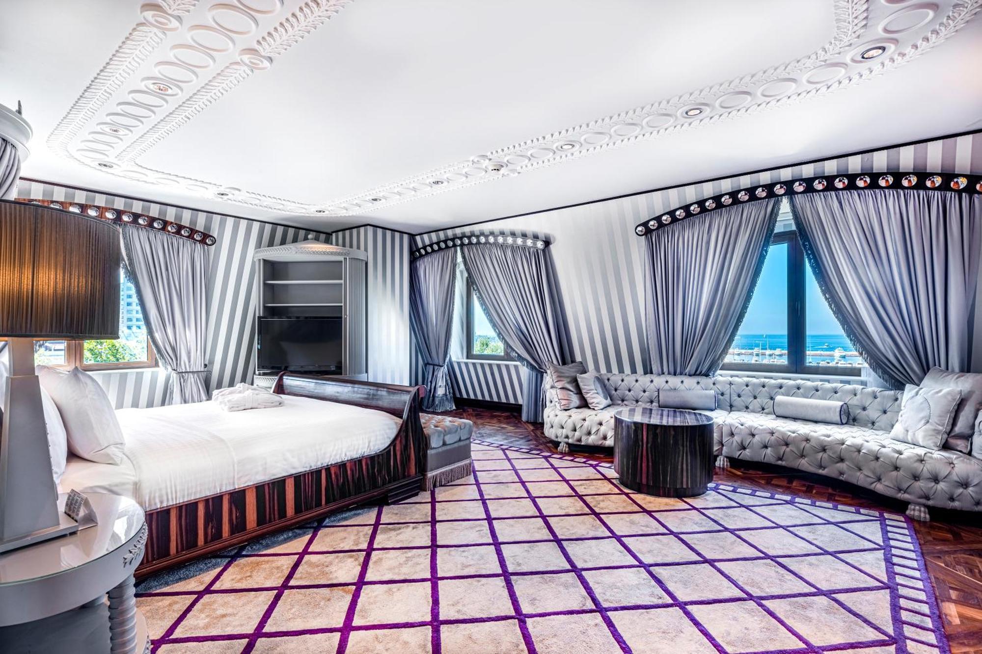 Wyndham Grand Kalamis Marina 5*