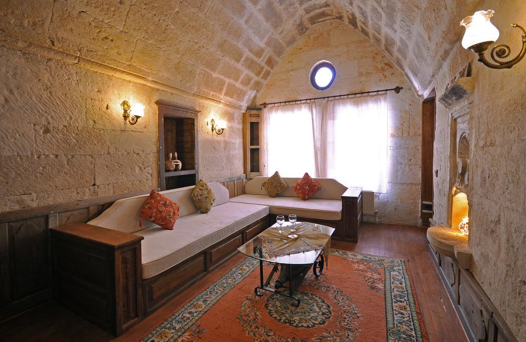 Has Cave Hotel
