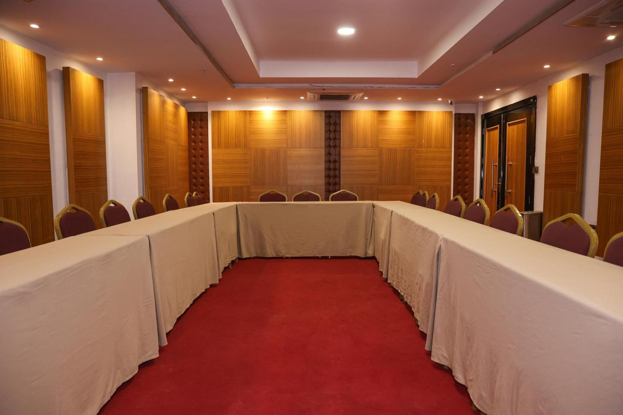 The Hera Platinum Hotel