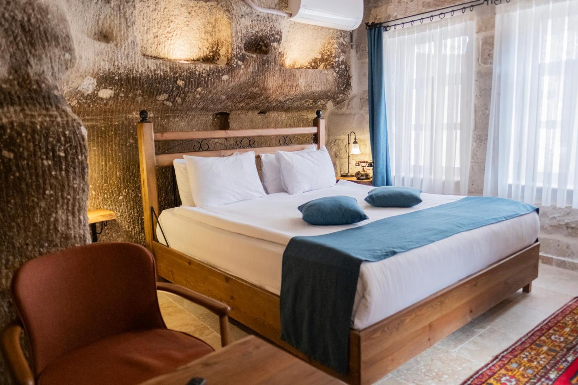 Peruna Cave Hotel *