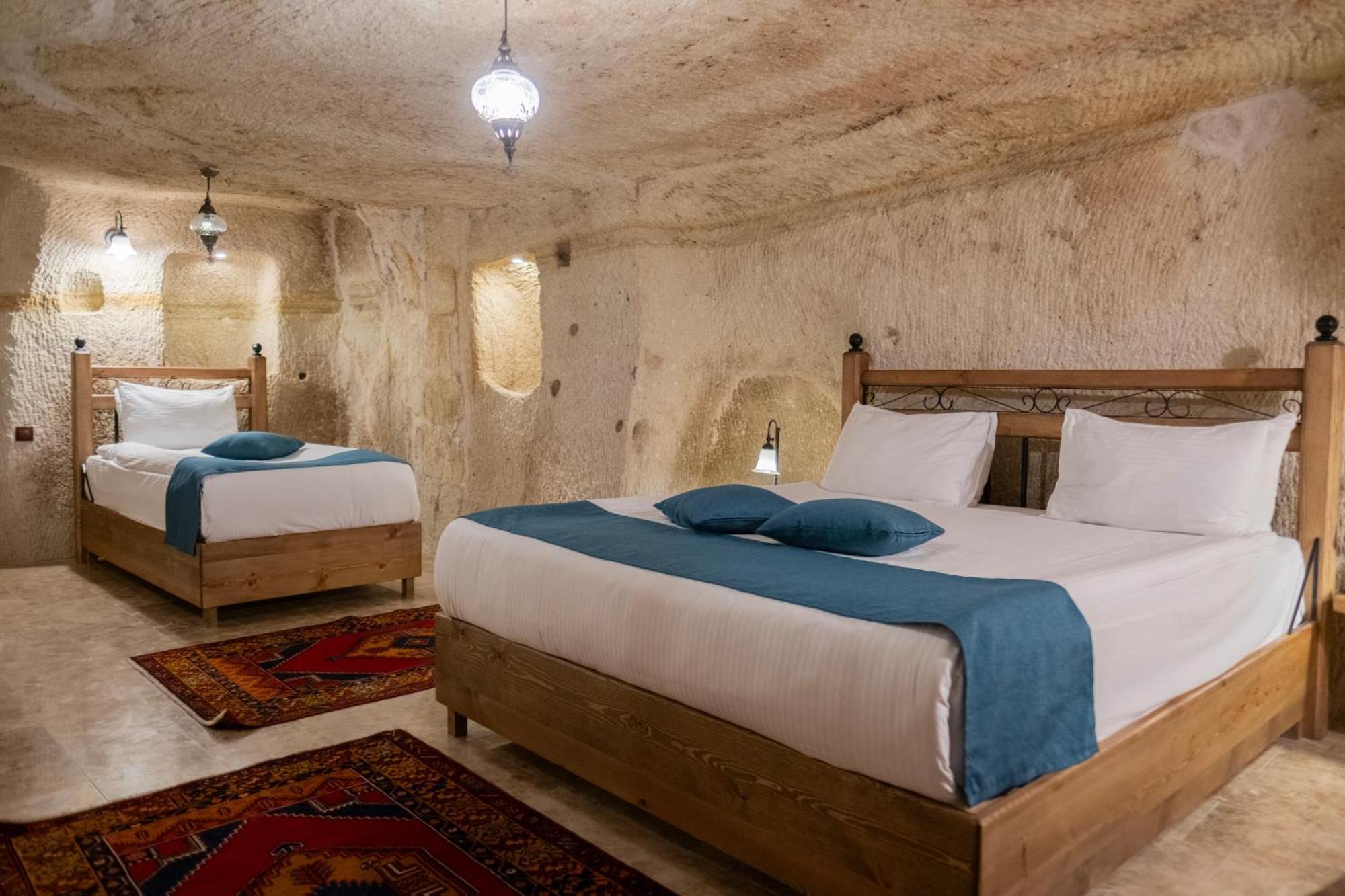 Peruna Cave Hotel *