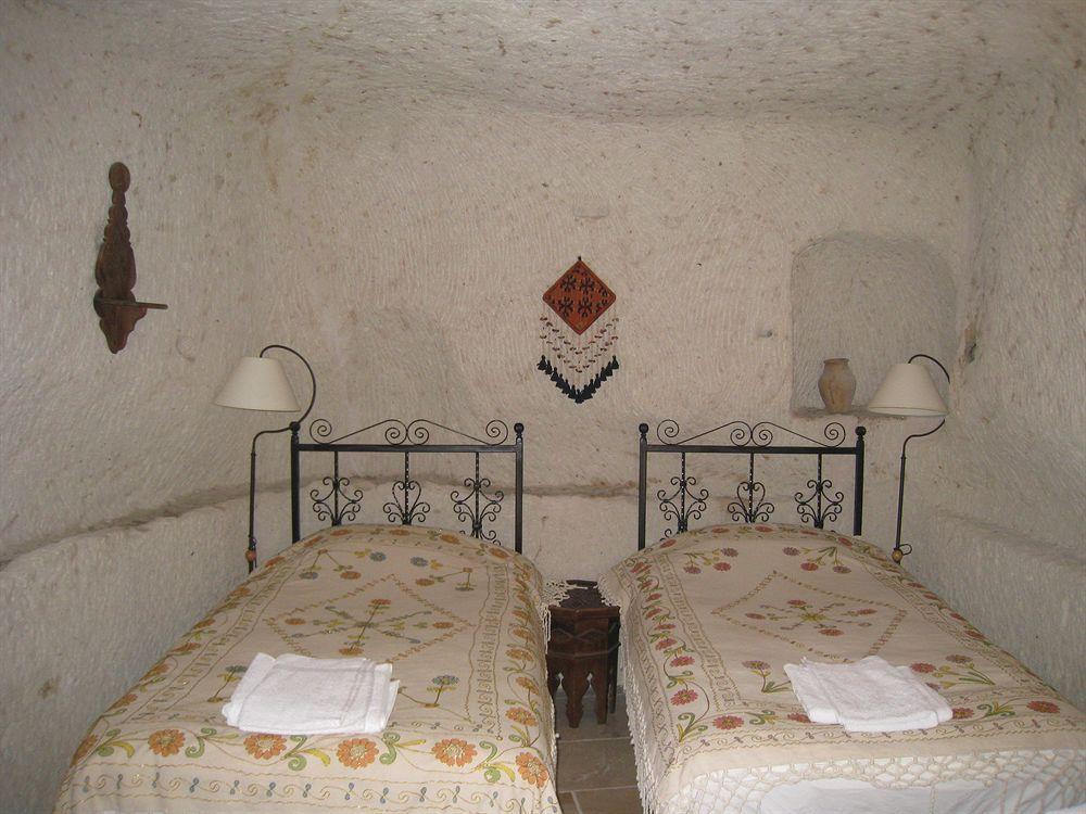 Turquaz Cave