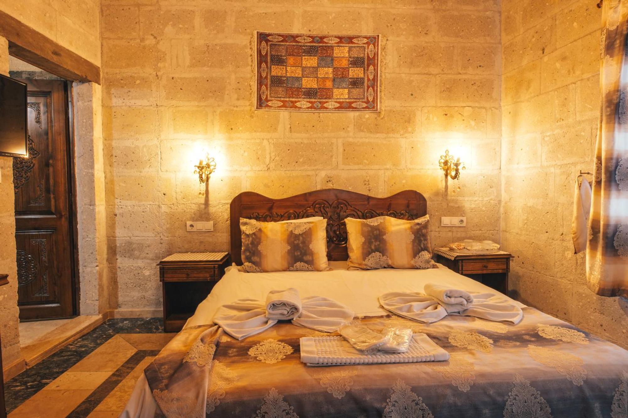 Valley Cave House 2*