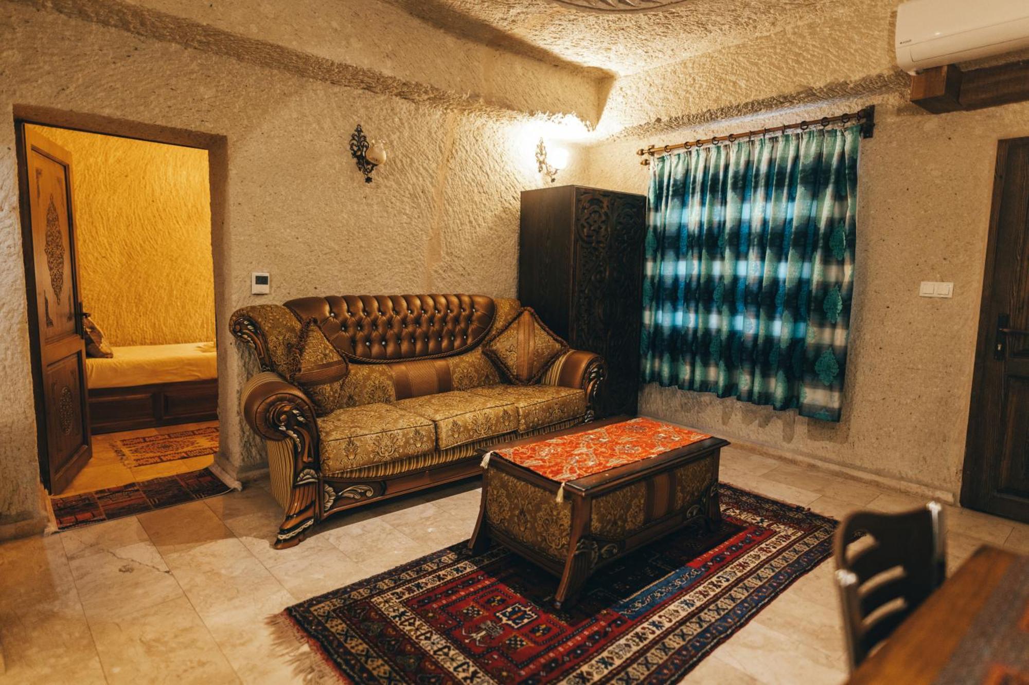 Valley Cave House 2*